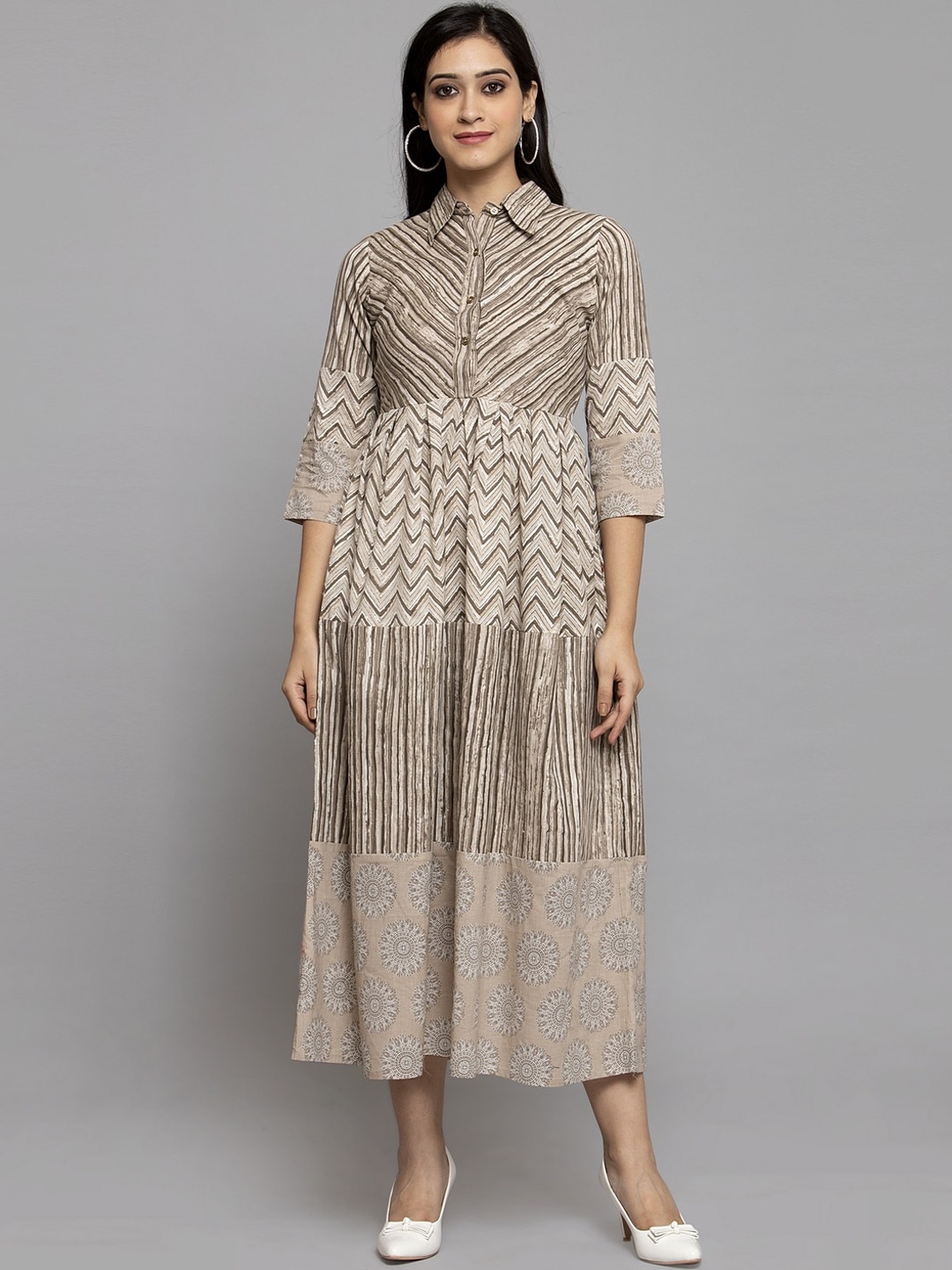 

Get Glamr Women Beige Printed Fit and Flare Dress