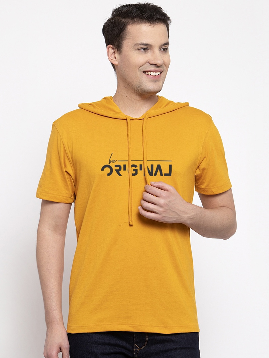 

Friskers Men Gold-Toned Printed Hood T-shirt