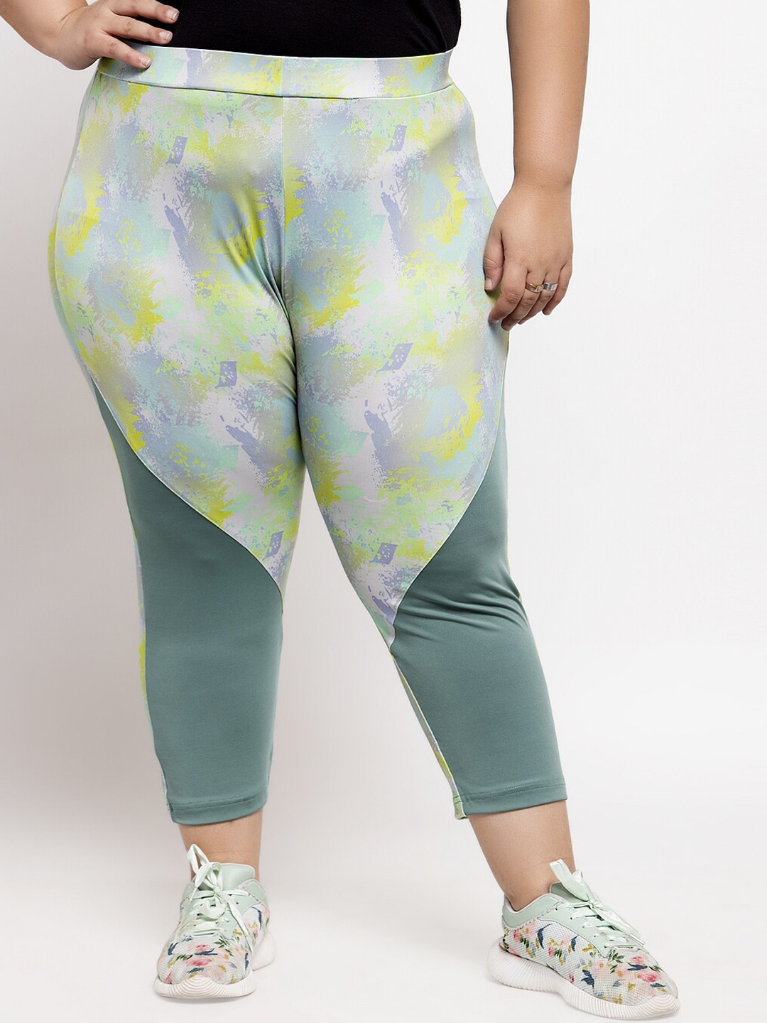 

plusS Women Green Printed Regular Fit Capris