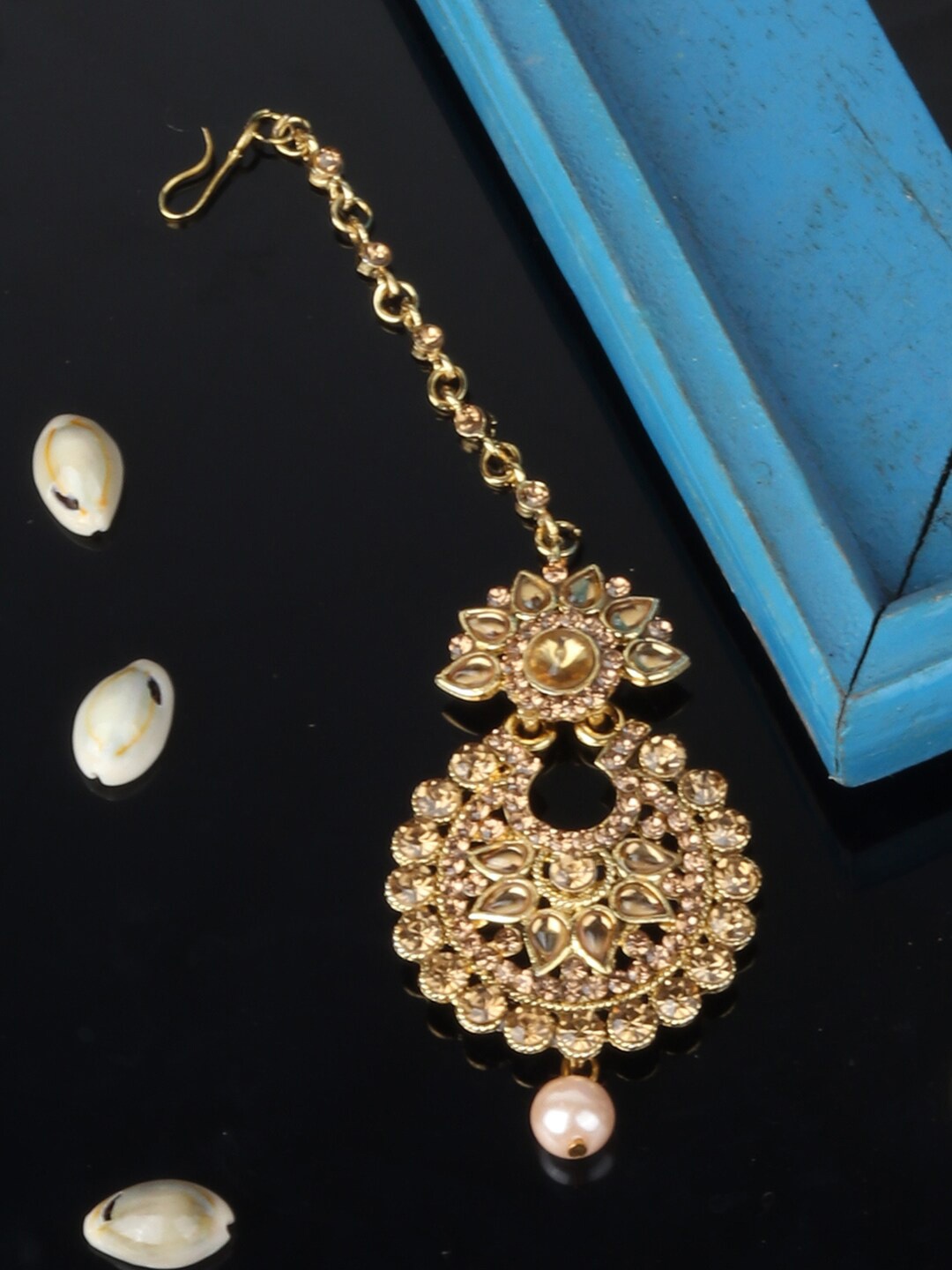

ANIKAS CREATION Gold-Plated Beige Kundan Studded Vilandi Maang Tika