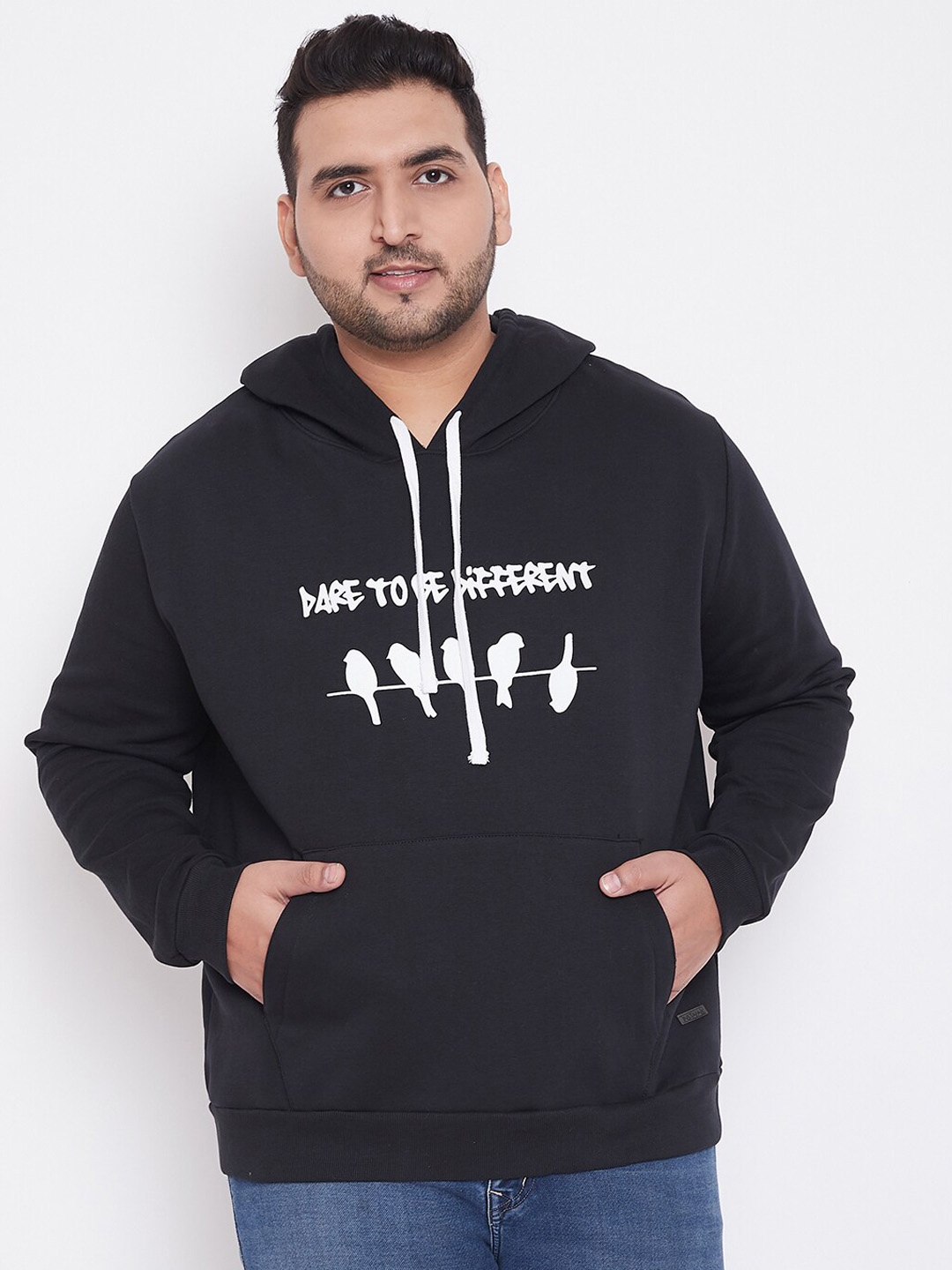 

Instafab Plus Men Black & Off-White Printed Hooded Sweatshirt