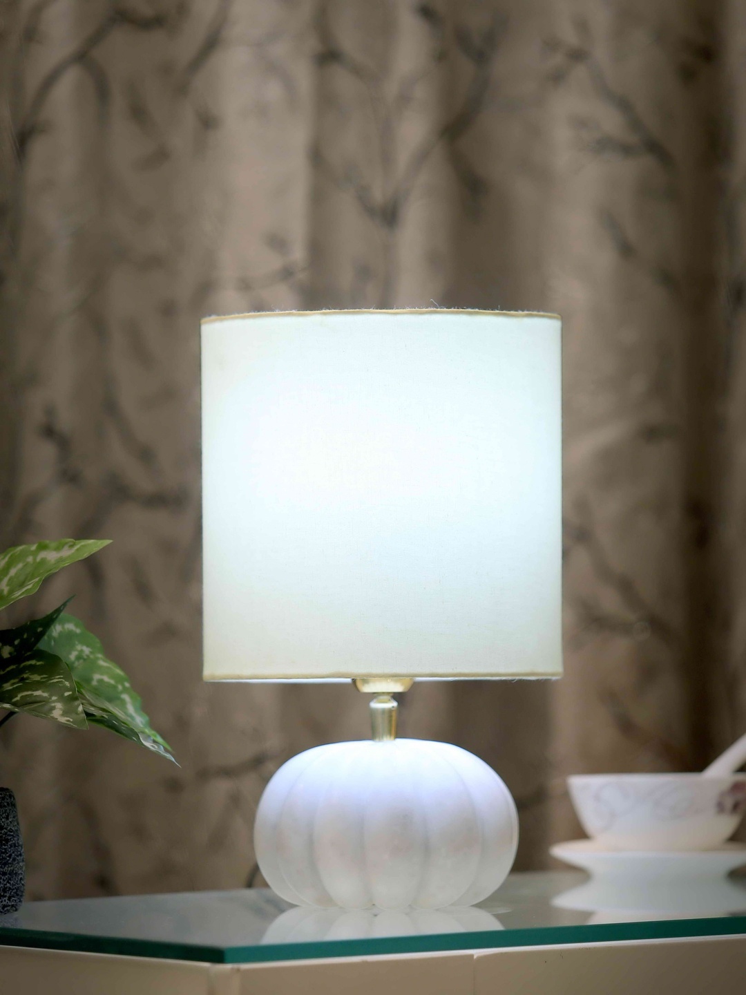 

POSH-N-PLUSH White Solid Pumpkin Marble Table Lamp with Shade