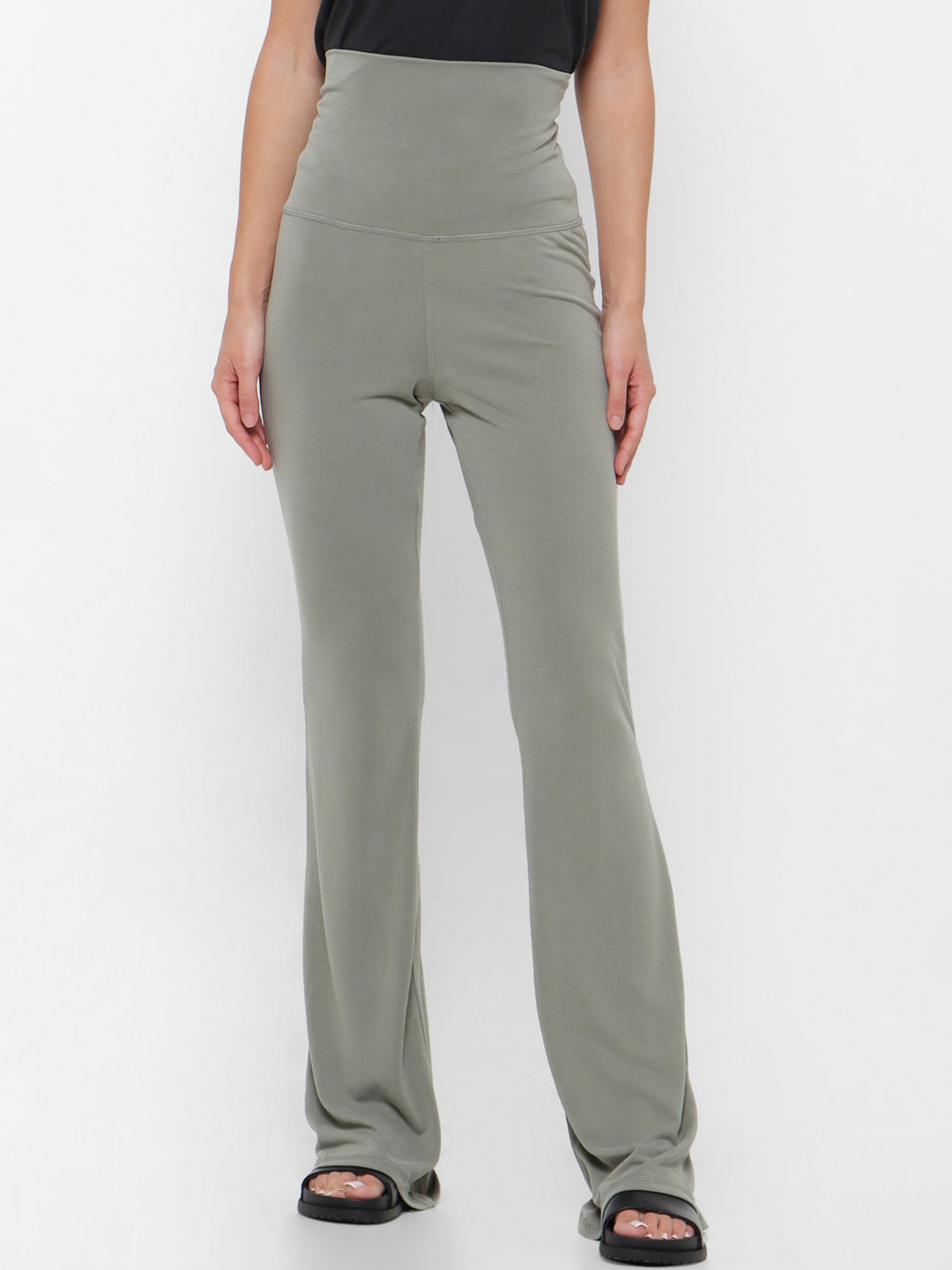 

FOREVER 21 Women Green Regular Fit Solid Regular Trousers