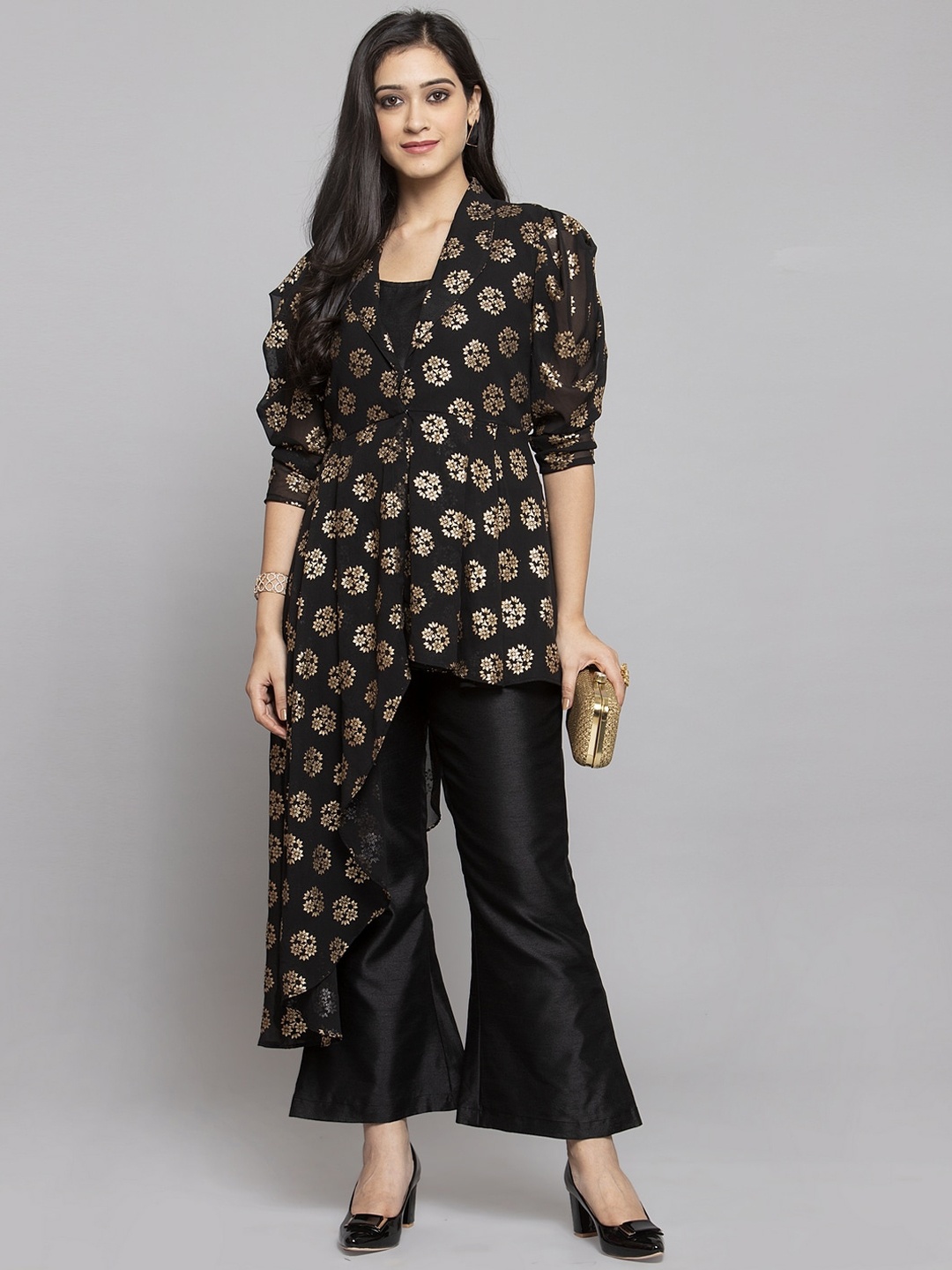 

Get Glamr Women Black & Gold-Toned Self Design Top with Palazzos