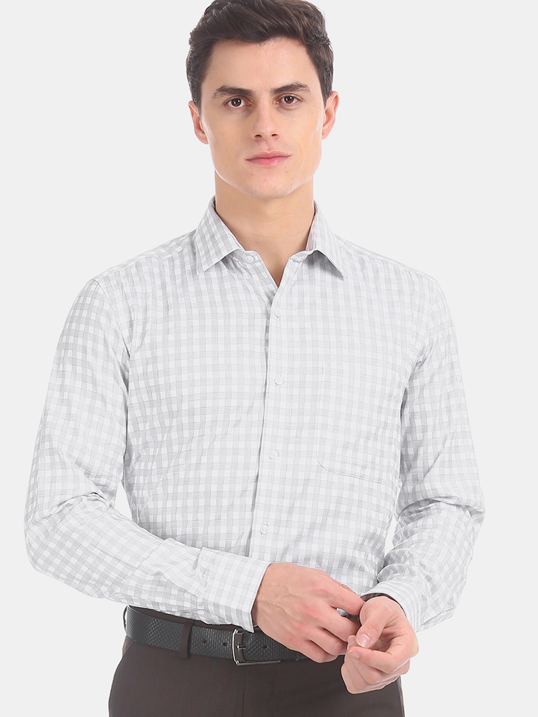 

Arrow Men White & Black Slim Fit Checked Formal Shirt