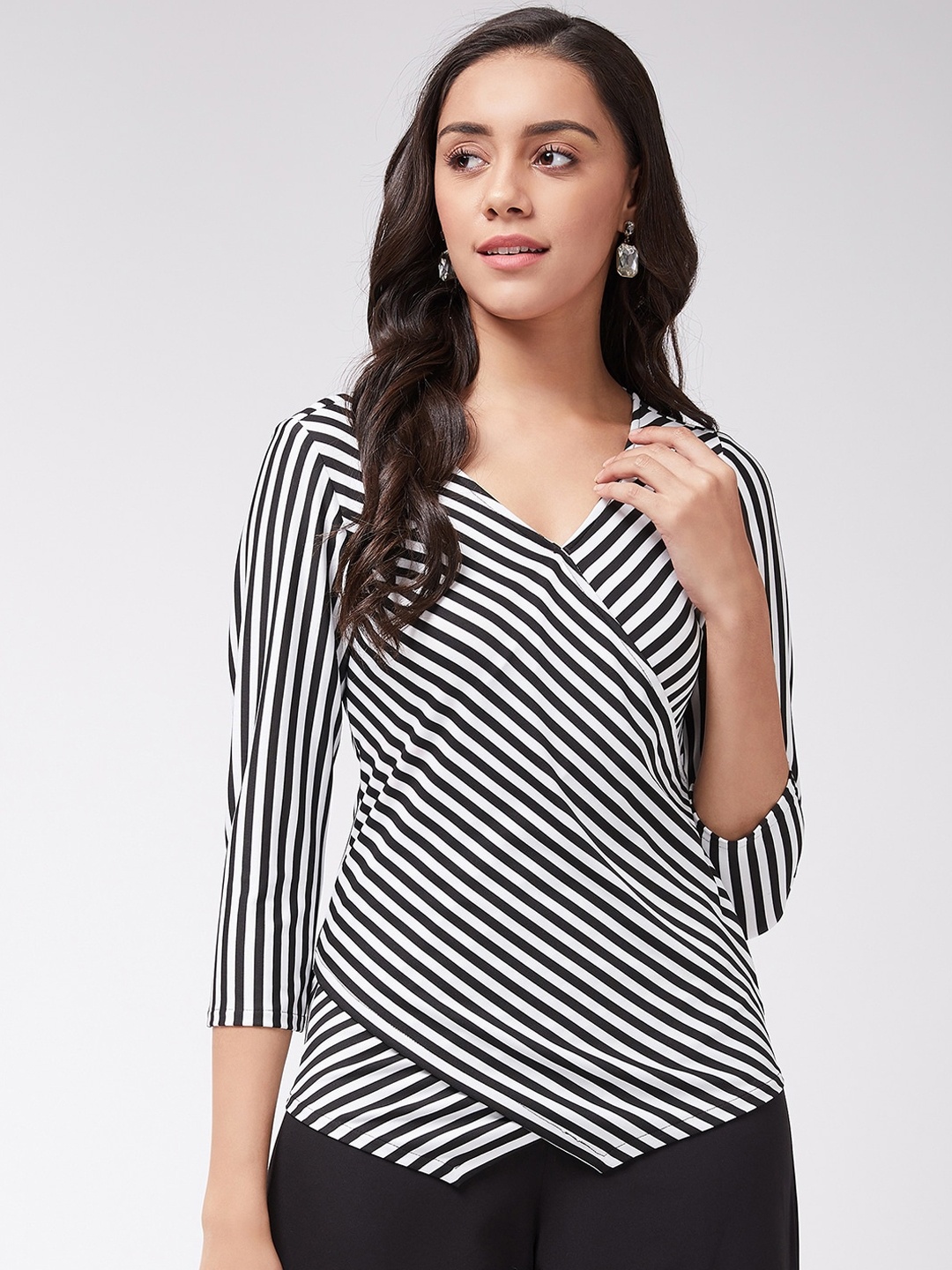 

Zima Leto Women Black Striped Wrap Top