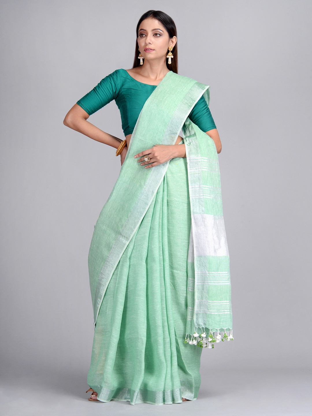 

Mitera Sea Green Pure Linen Solid Taant Saree