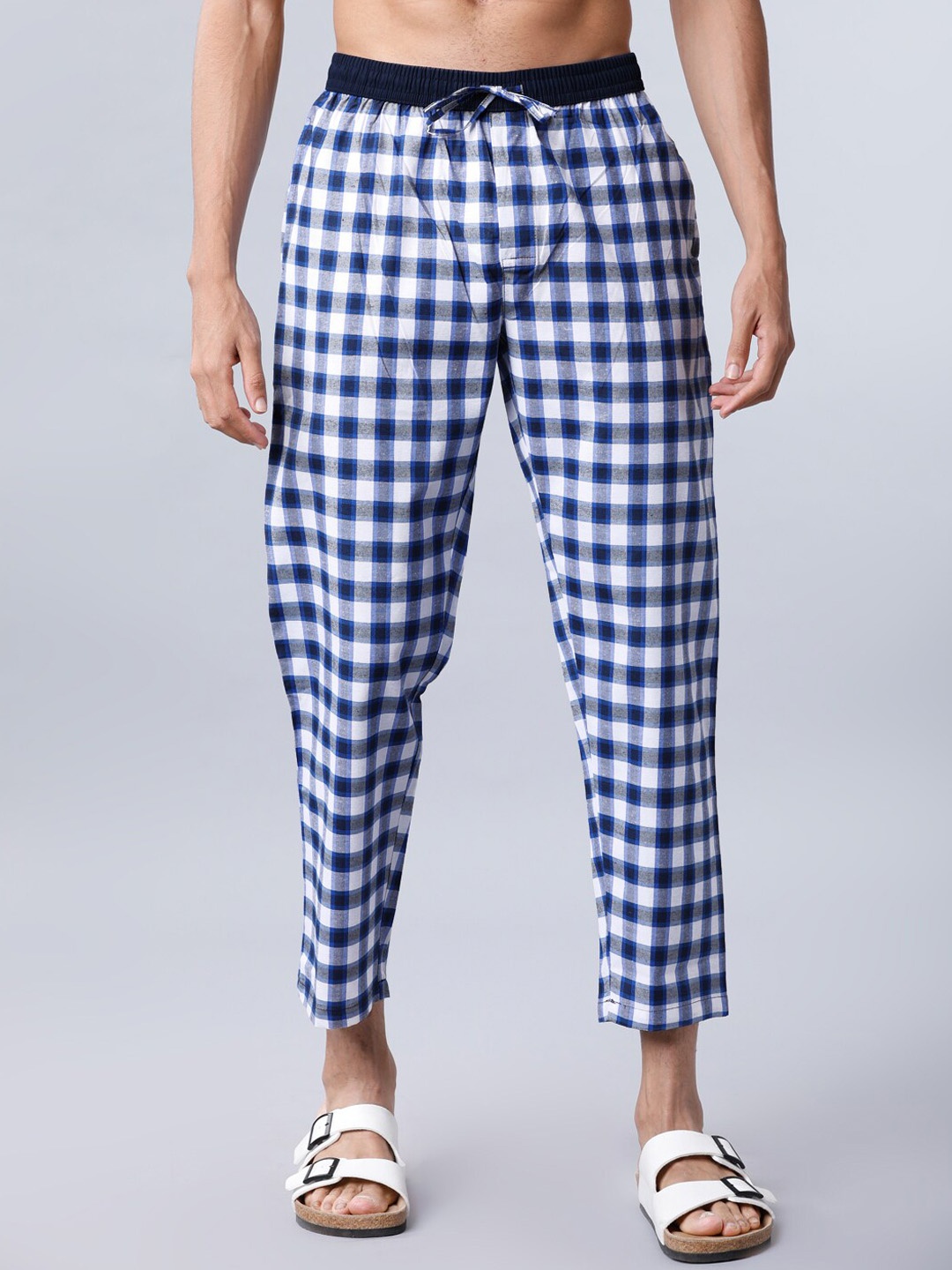 

HIGHLANDER Men White & Navy Blue Checked Cropped Lounge Pants