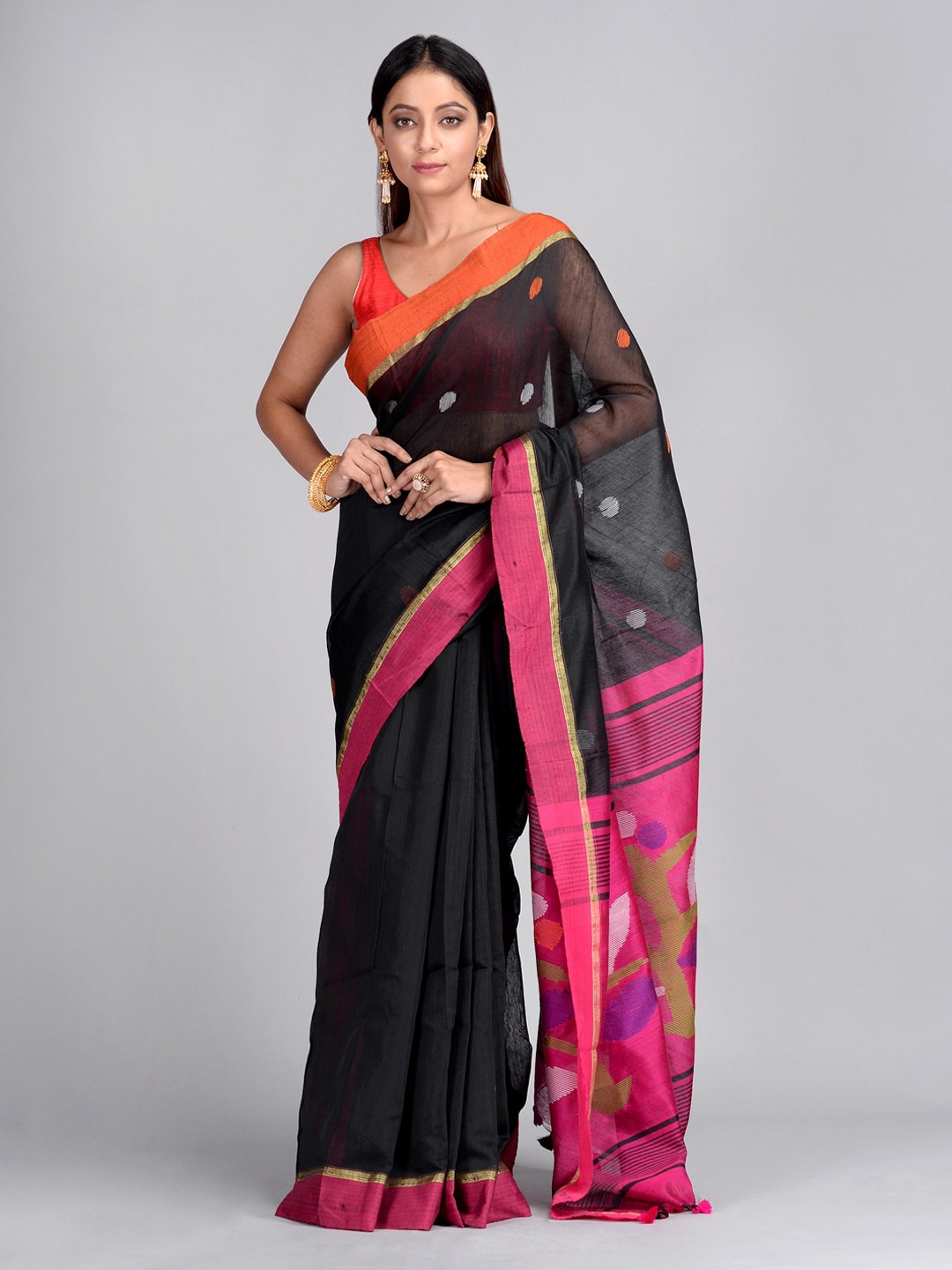 

Mitera Black & Pink Cotton Blend Solid Taant Saree