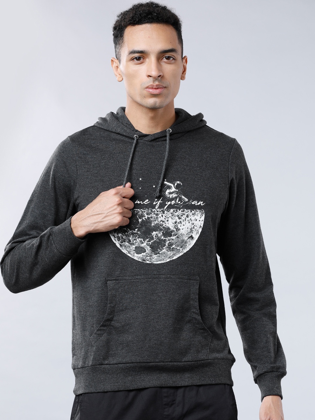 

HIGHLANDER Men Charcoal Printed Hooded Sweatshirt