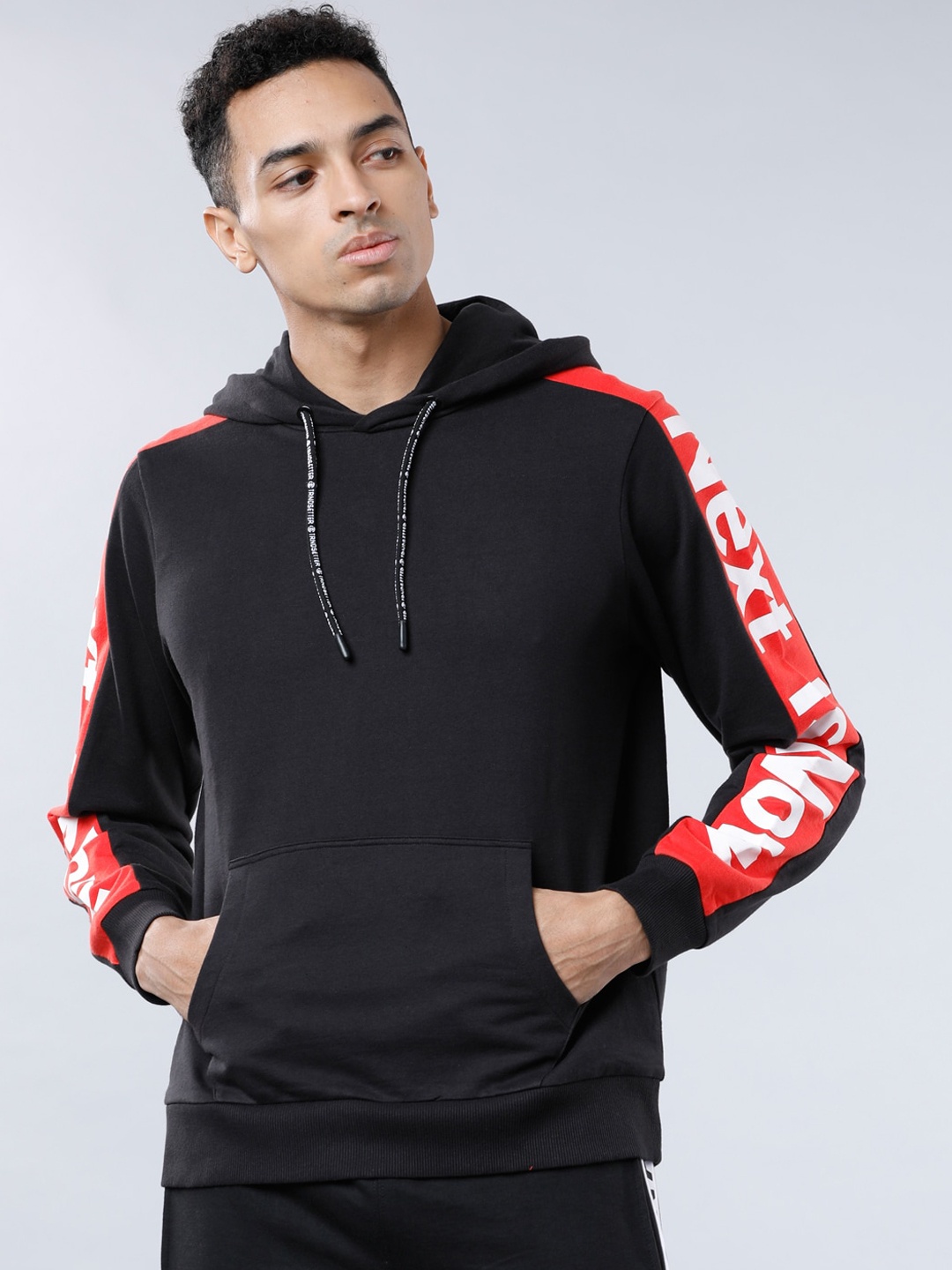 

HIGHLANDER Men Black & Red Printed Hooded Sweatshirt
