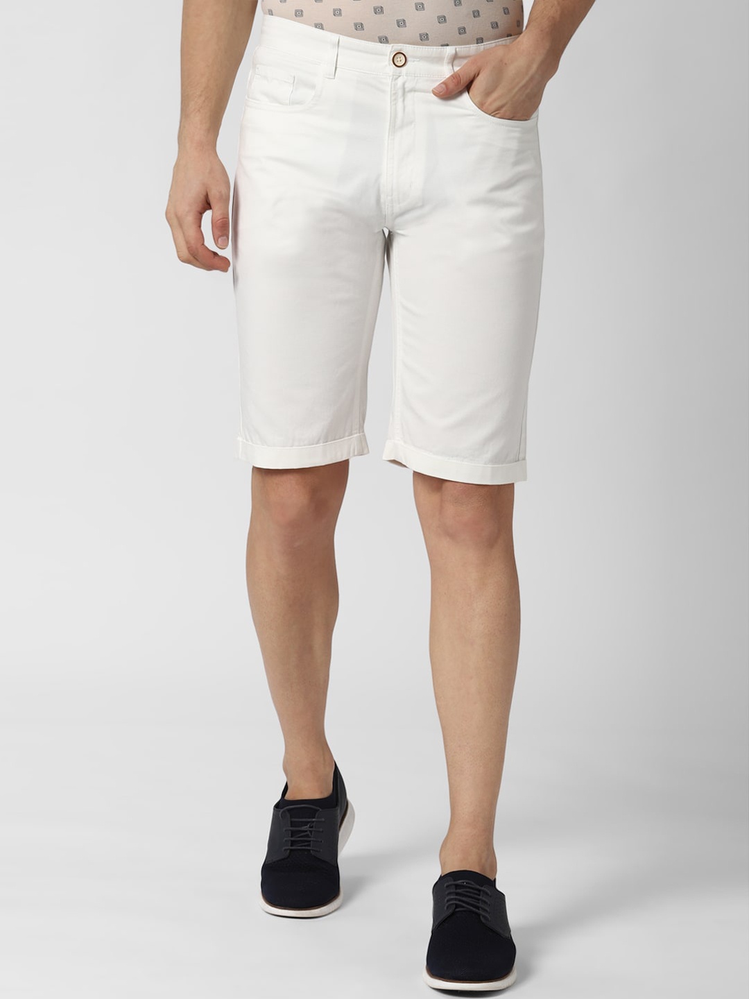

Peter England Casuals Men White Solid Regular Fit Regular Shorts