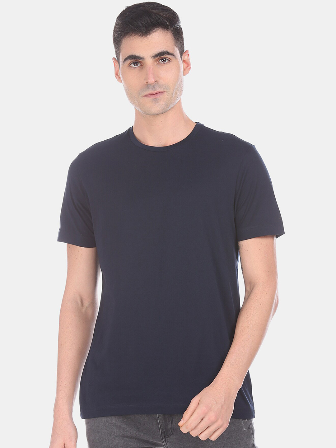 

Arrow Men Blue Solid Henley Neck T-shirt