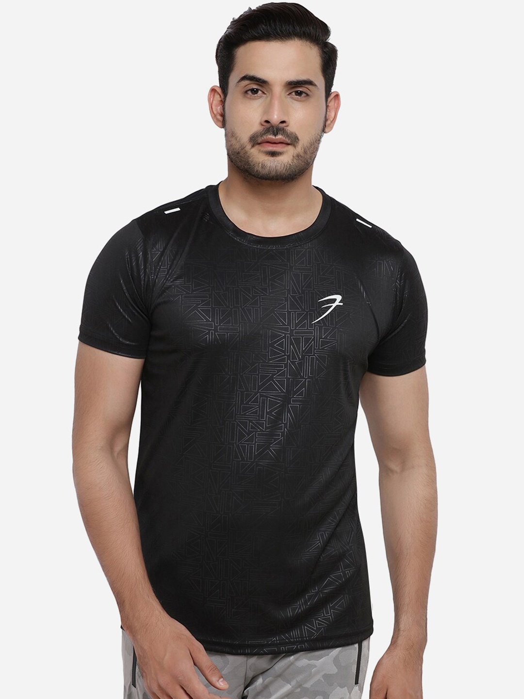 

FUAARK Men Black Printed Round Neck T-shirt
