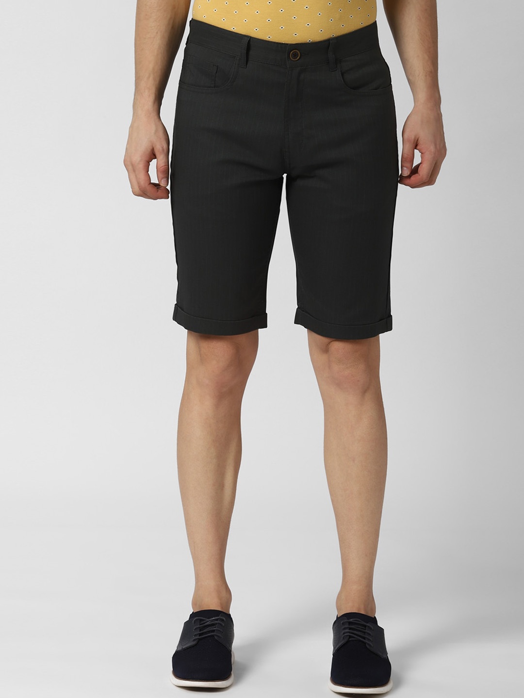 

Peter England Casuals Men Green Solid Regular Fit Regular Shorts