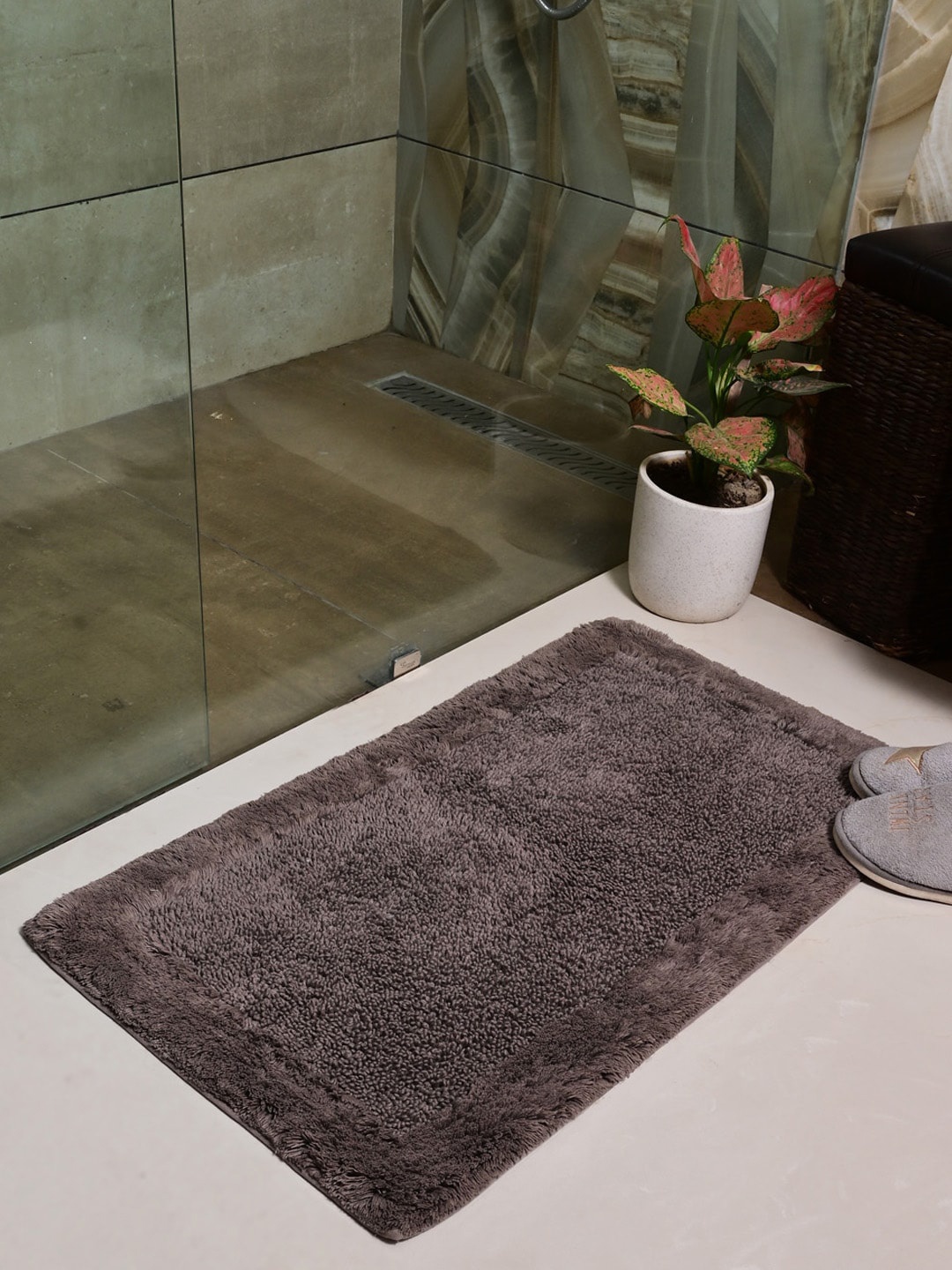 

AVI Living Brown Anti Skid Bath Mat 2500 GSM
