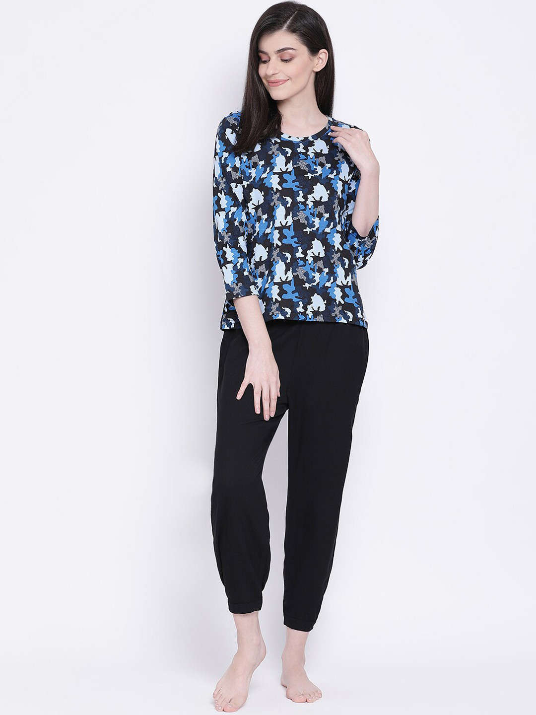

Clovia Women Black & Blue Printed Night suit