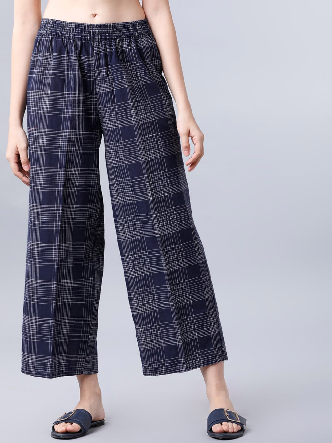 

Vishudh Women Navy Blue & White Checked Straight Palazzo