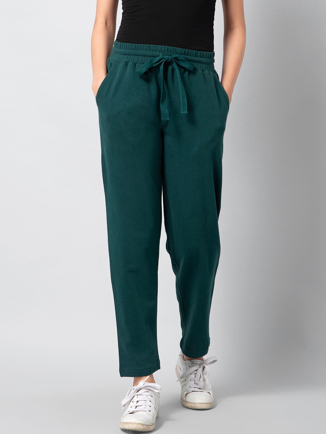 

FabAlley Women Green Regular Fit Solid Regular Trousers