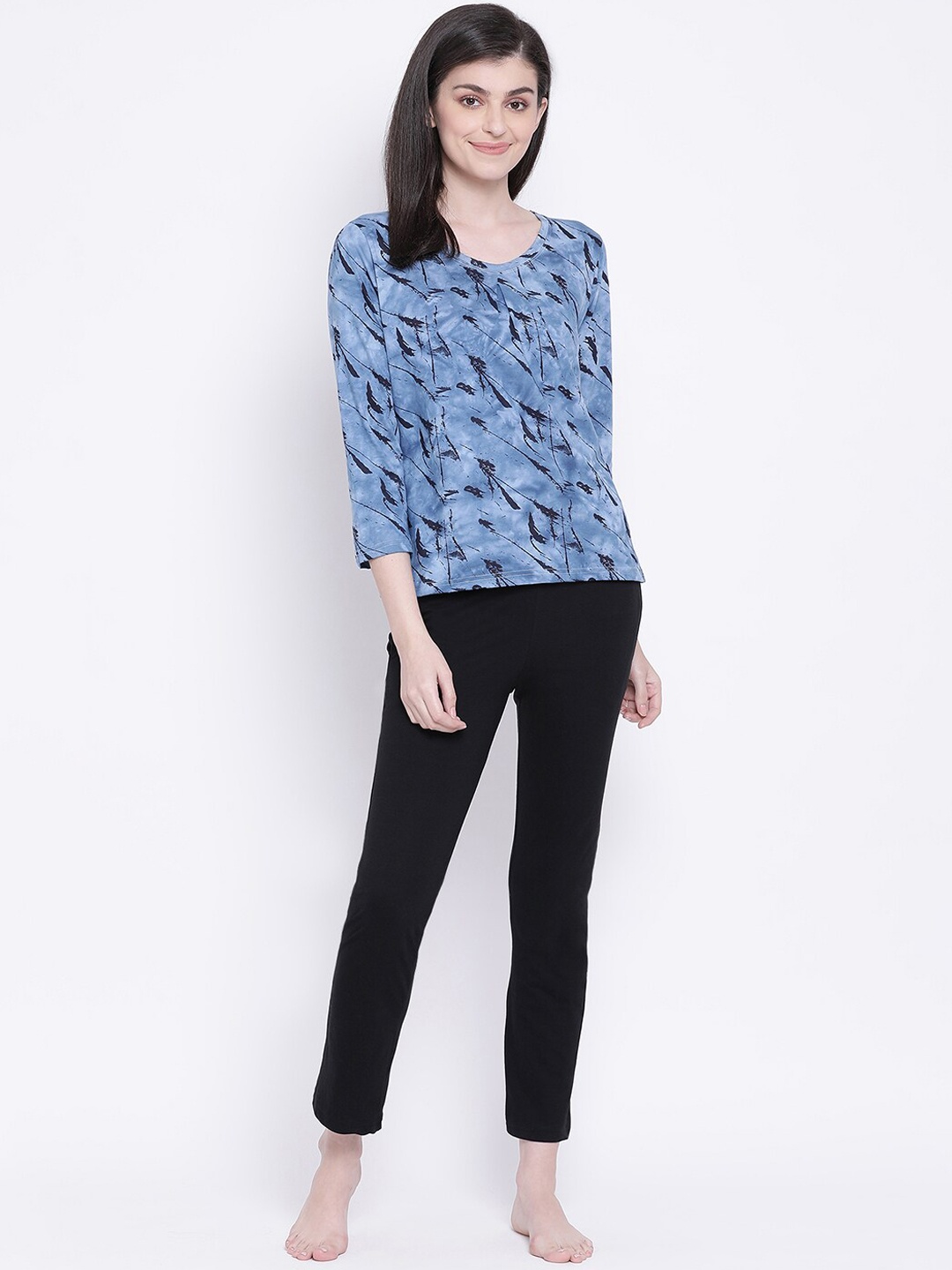 

Clovia Women Black & Blue Night Suit