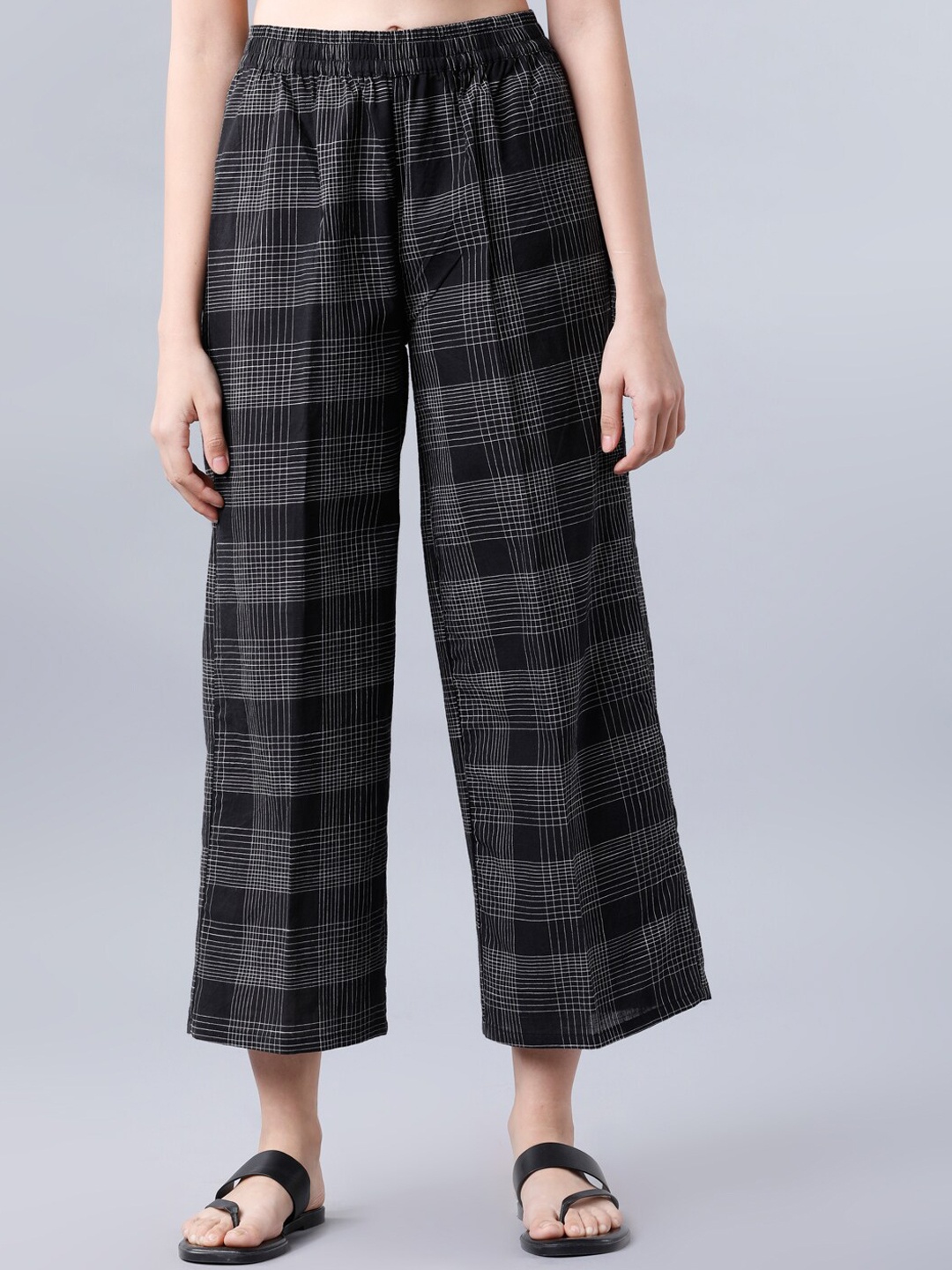 

Vishudh Women Black Checked Straight Cropped Palazzos