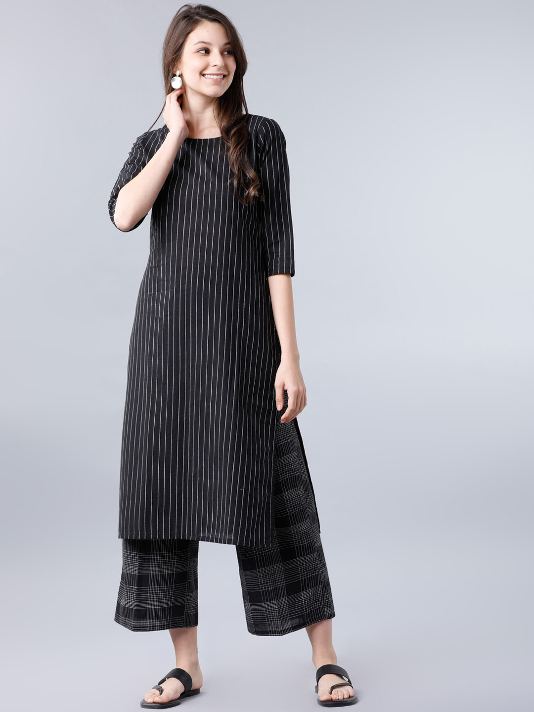 

Vishudh Women Black & Off-White Striped Straight Kurta