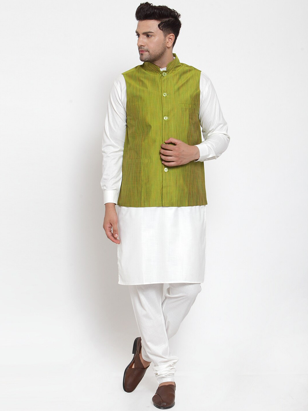 

Jompers Men White & Green Solid Kurta with Pyjamas