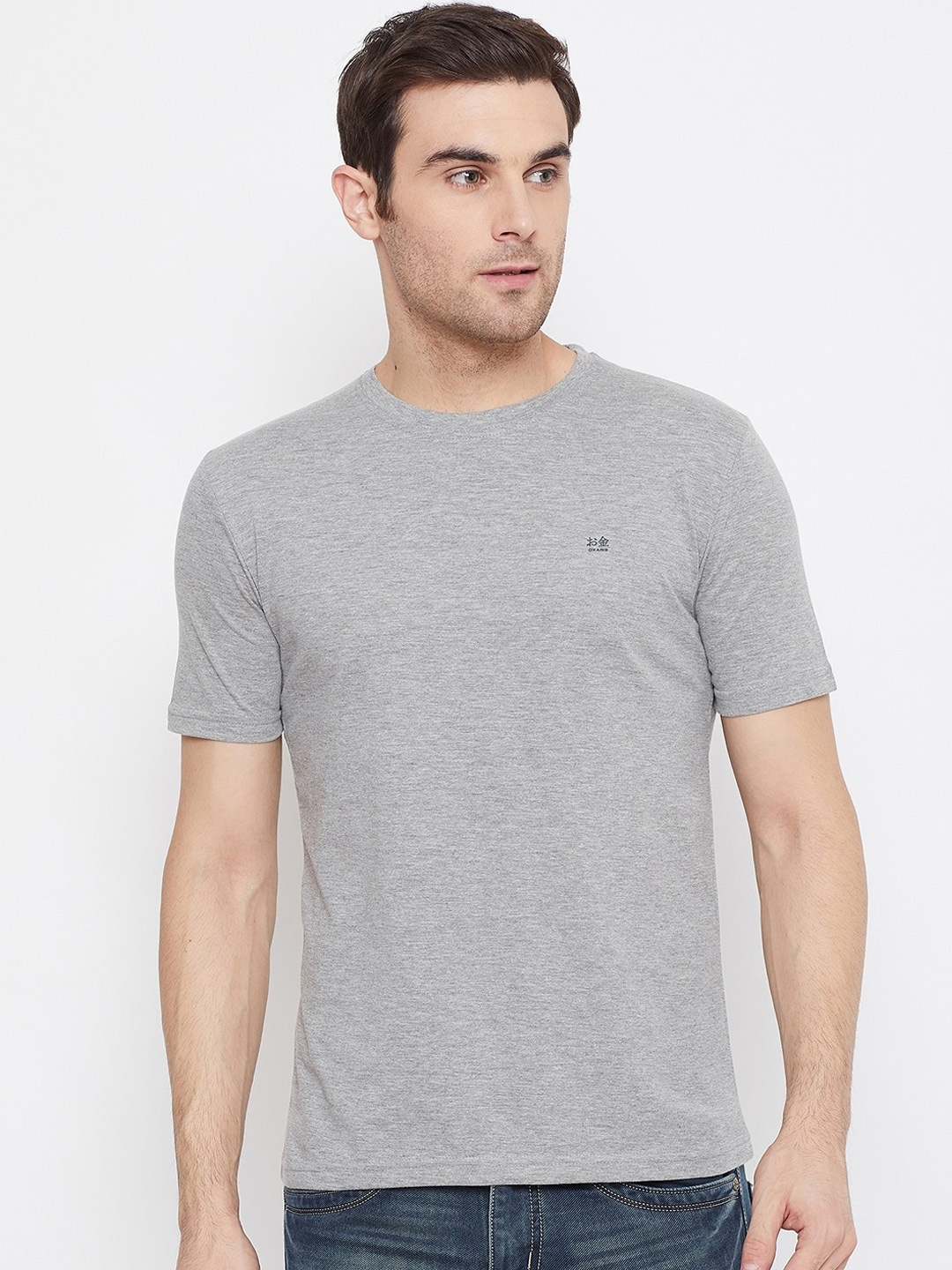 

Okane Men Grey Solid Round Neck T-shirt