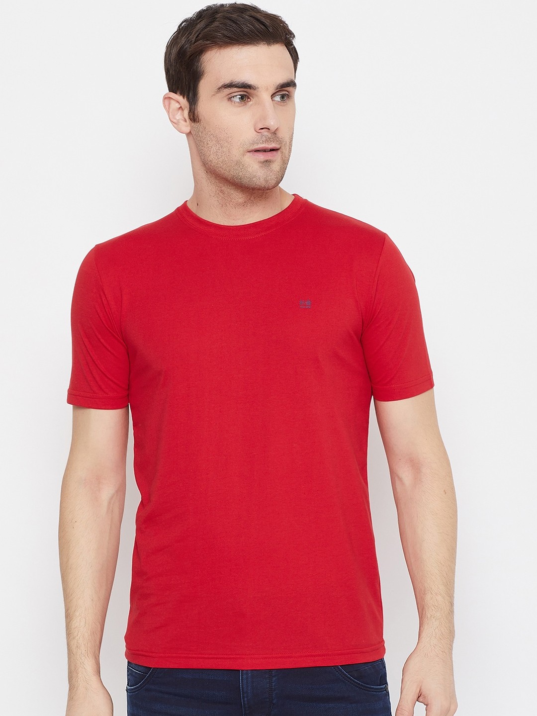 

Okane Men Red Solid Round Neck T-shirt