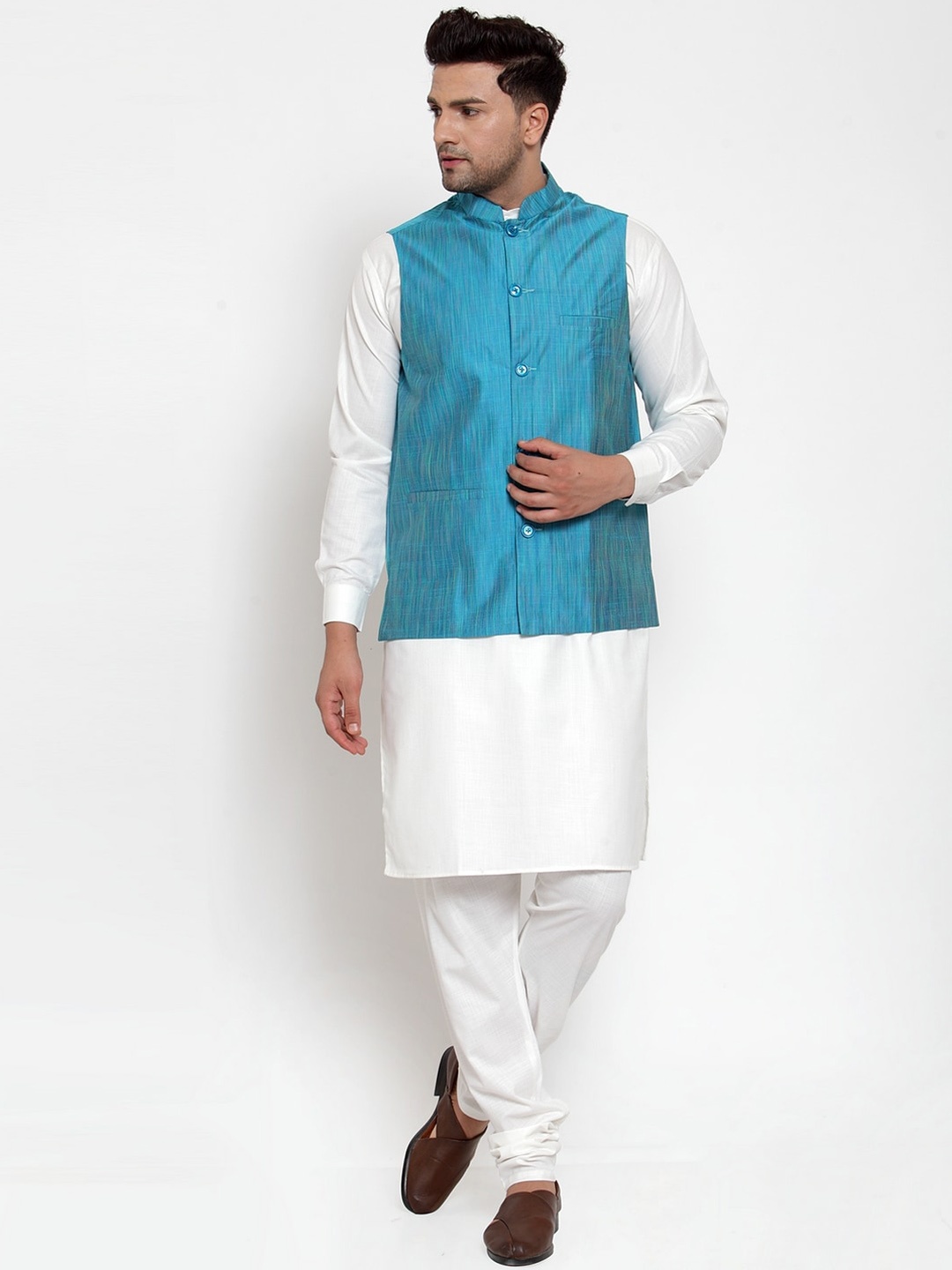 

Jompers Men Blue & Off-White Self Design Kurta with Pyjamas
