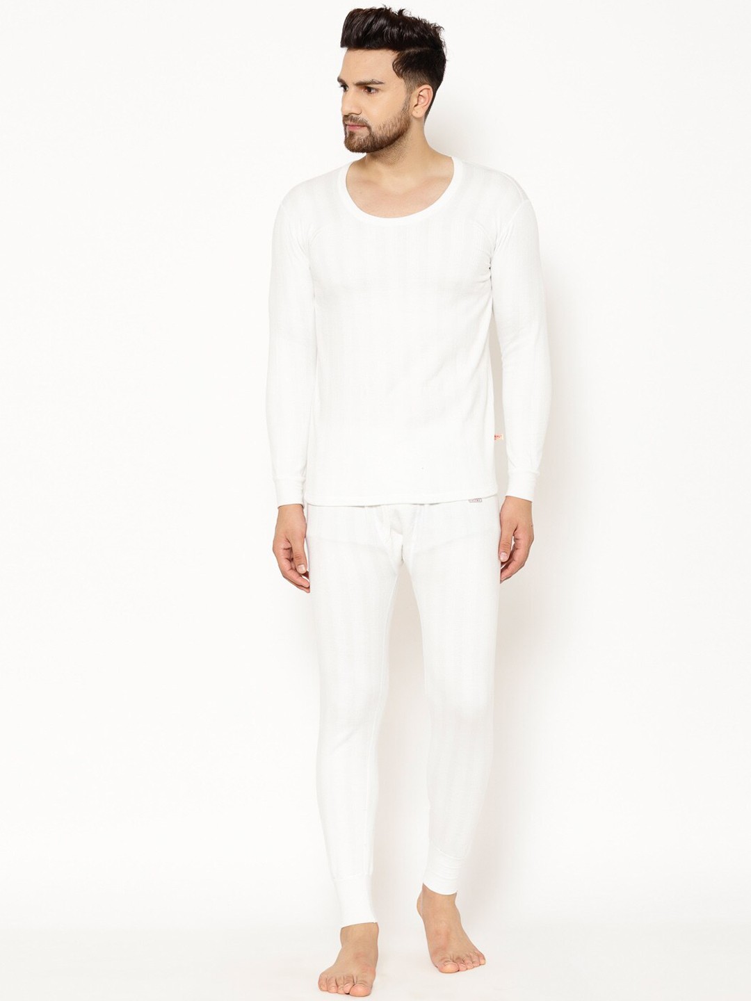 

VIMAL JONNEY Men White Striped Thermal Setup