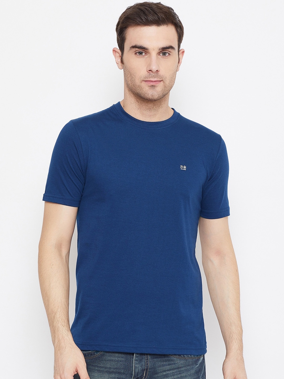 

Okane Men Blue Solid Round Neck T-shirt