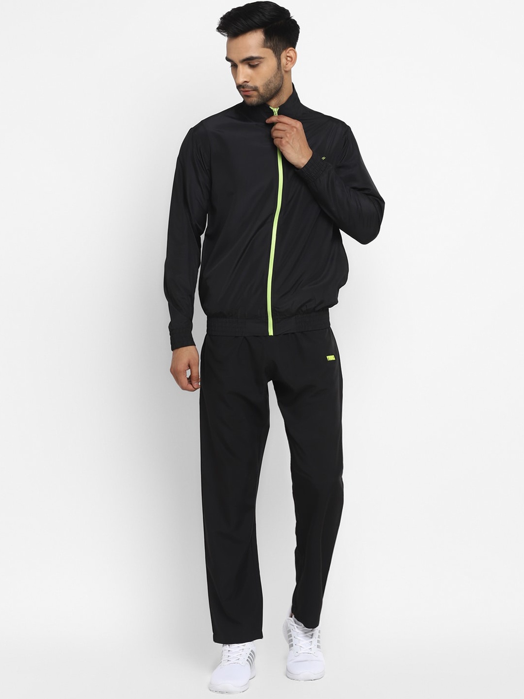 

Yuuki Men Black Solid Track Suit