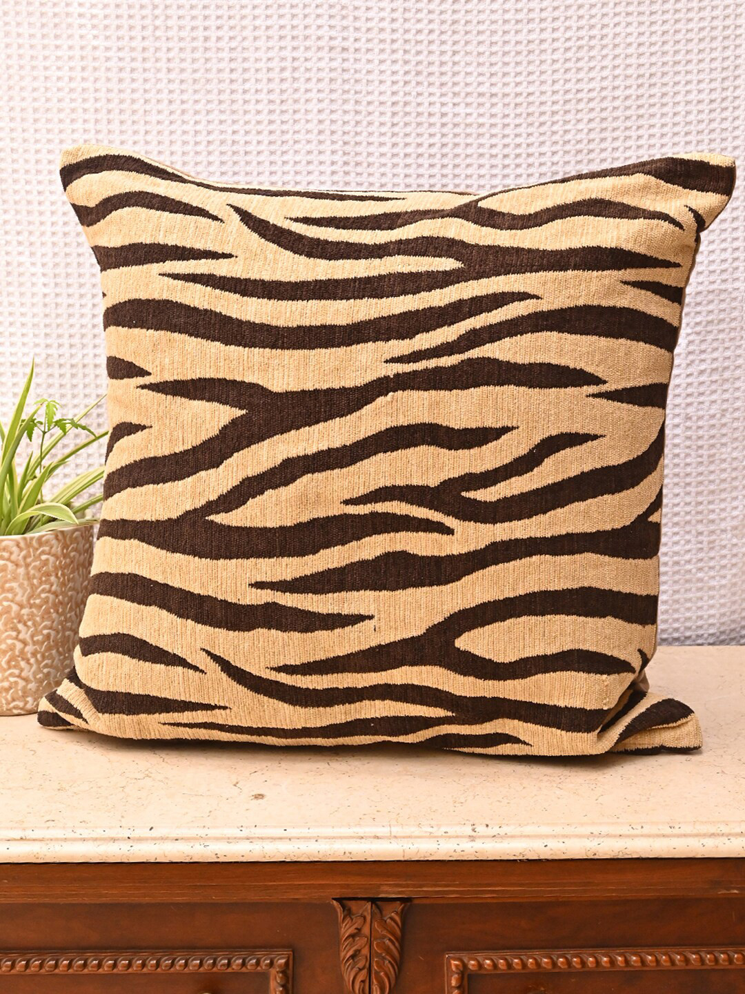 

AVI Living Brown & Black Single Animal Print Square Cushion Covers