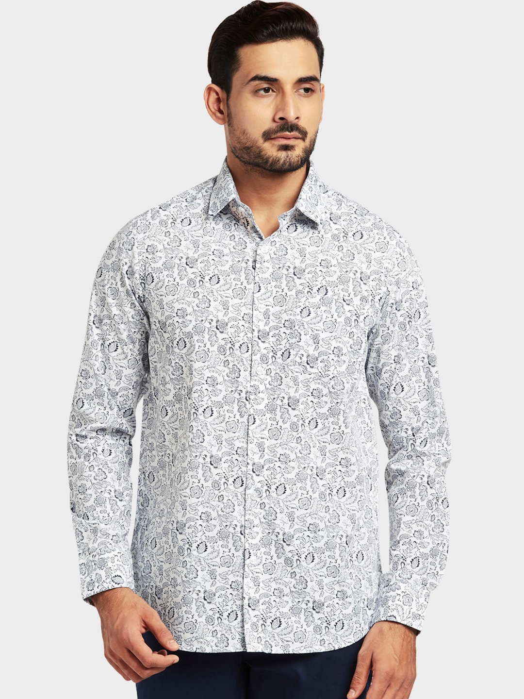 

ColorPlus Men White & Navy Blue Regular Fit Printed Casual Shirt