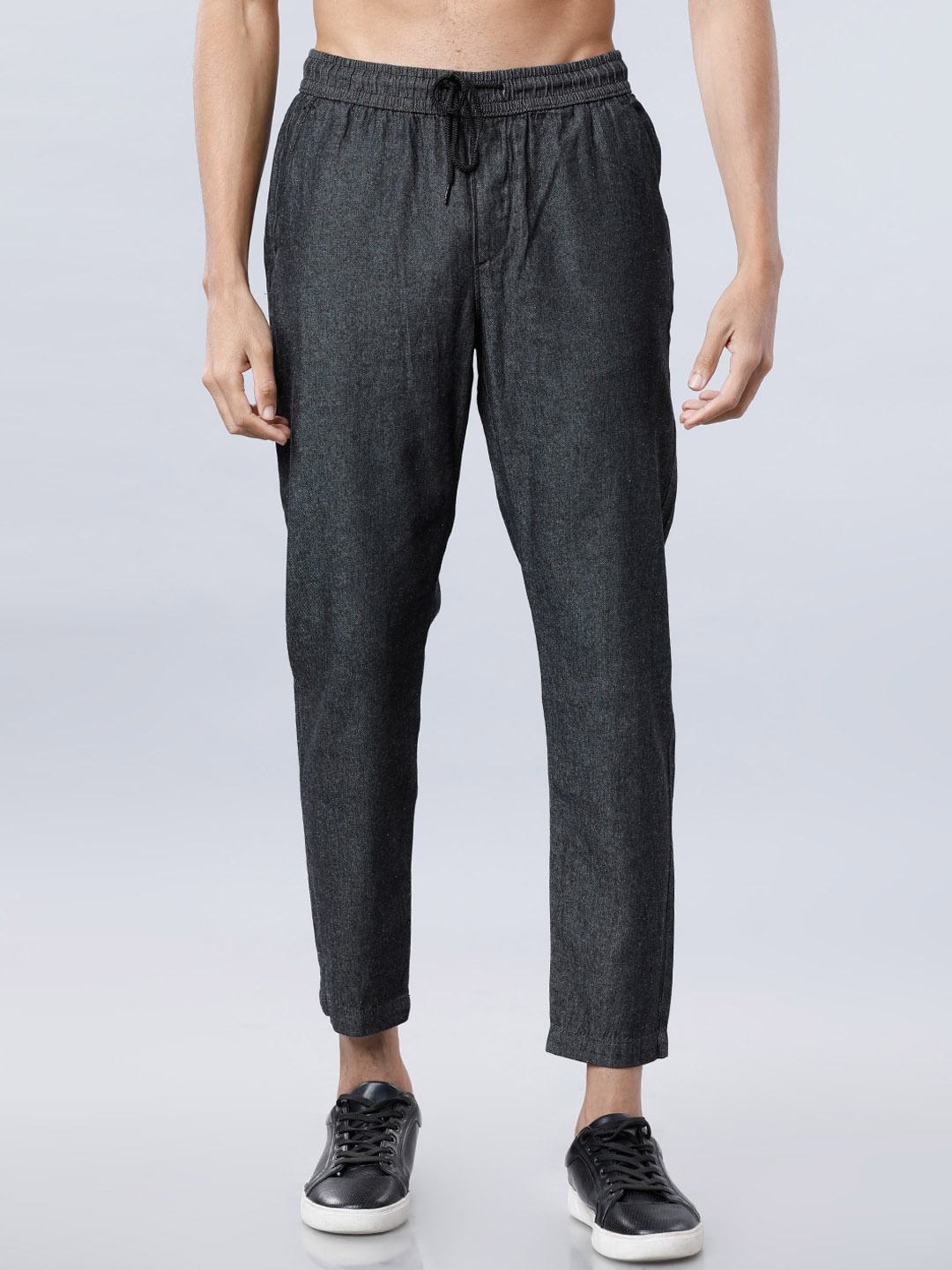 

HIGHLANDER Men Charcoal Tapered Fit Solid Regular Trousers