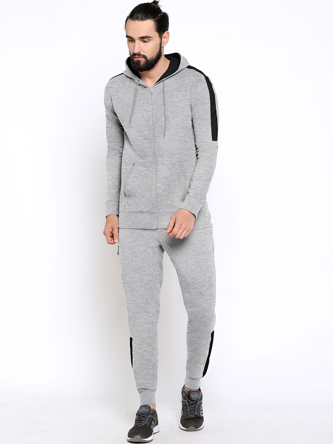 

Maniac Men Grey Solid Slim Fit Knitted Tracksuit