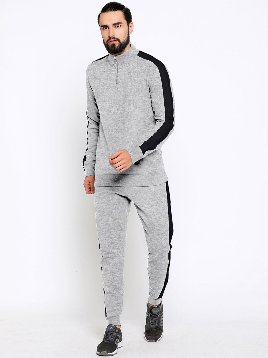 

Maniac Men Grey Solid Slim Fit Knitted Tracksuit
