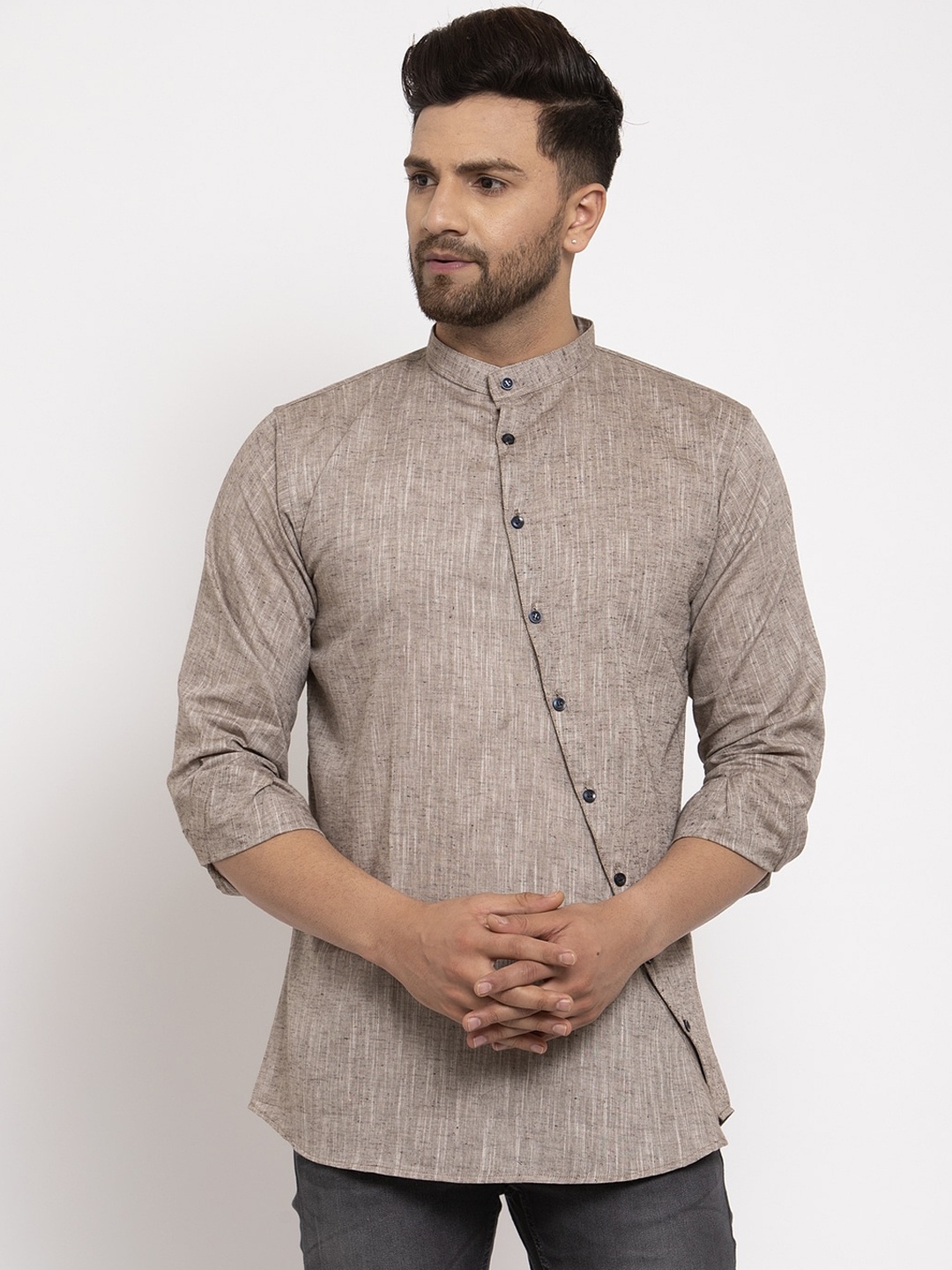 

KLOTTHE Men Beige Solid Straight Kurta
