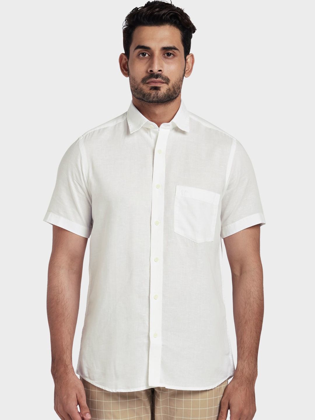 

ColorPlus Men White Tailored Fit Solid Casual Shirt