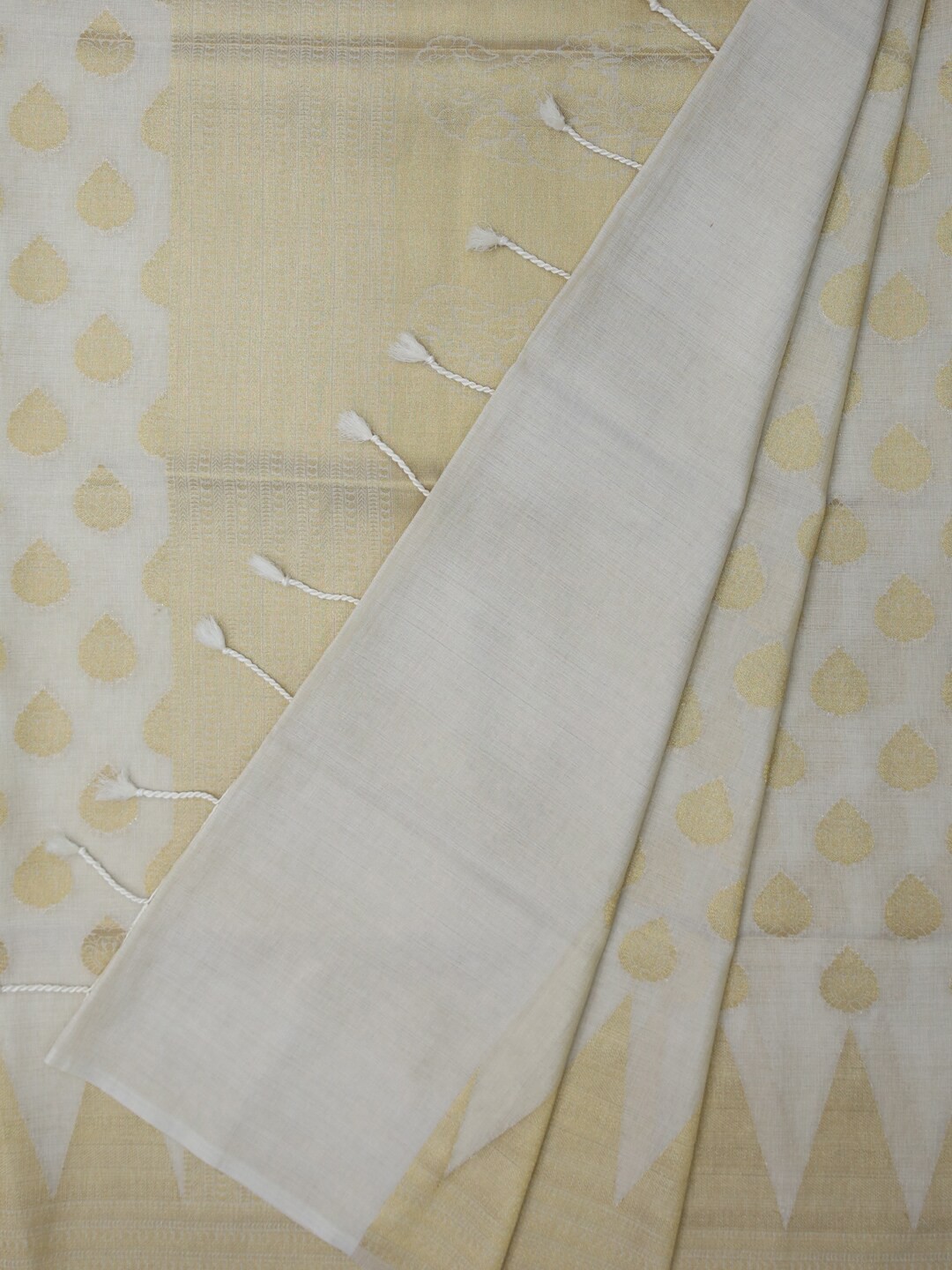 

Bangalore Silk Emporium Cream-Coloured Woven Design Tissue Saree
