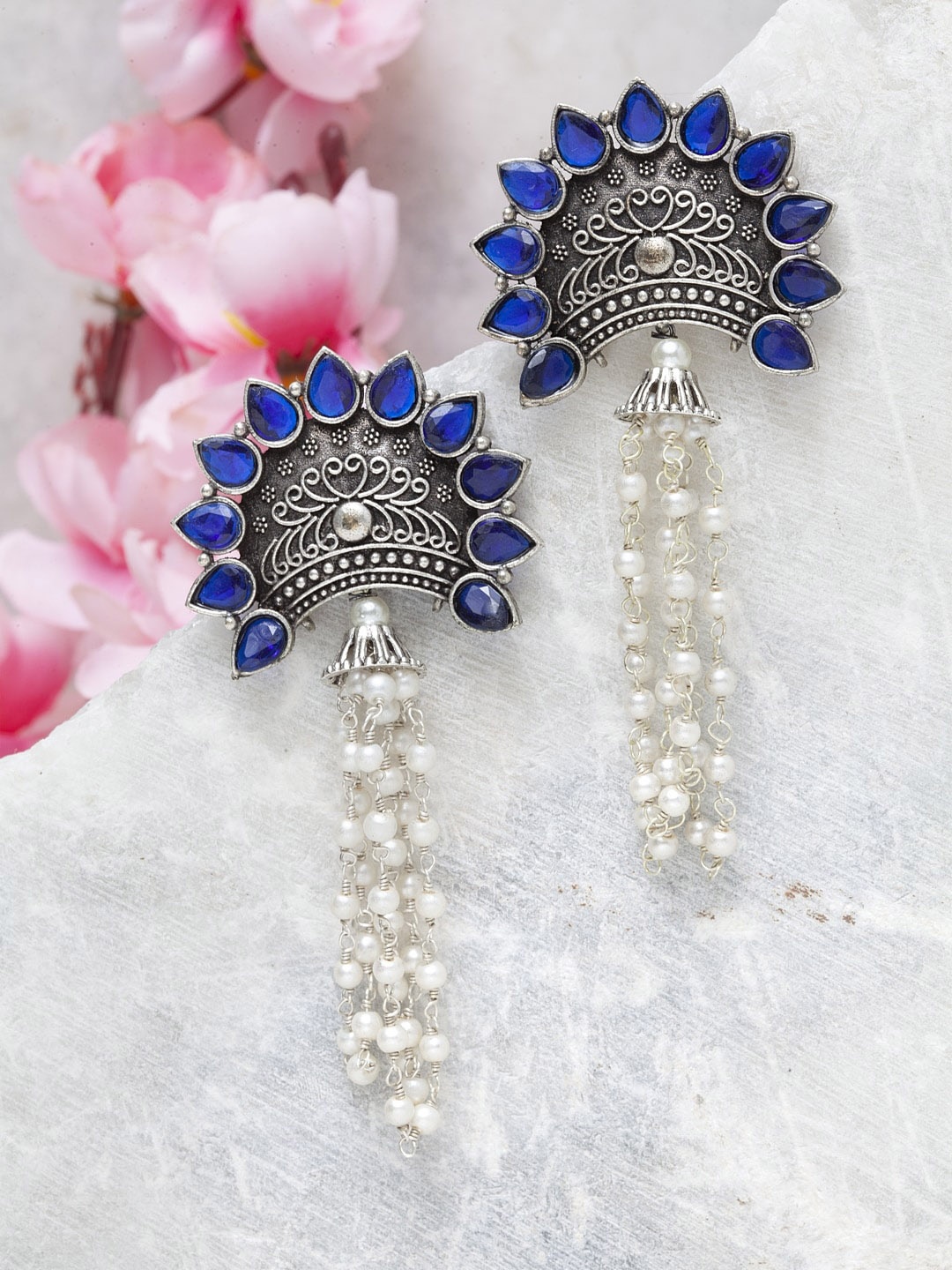 

Moedbuille Blue & Silver-Toned Contemporary Jhumkas