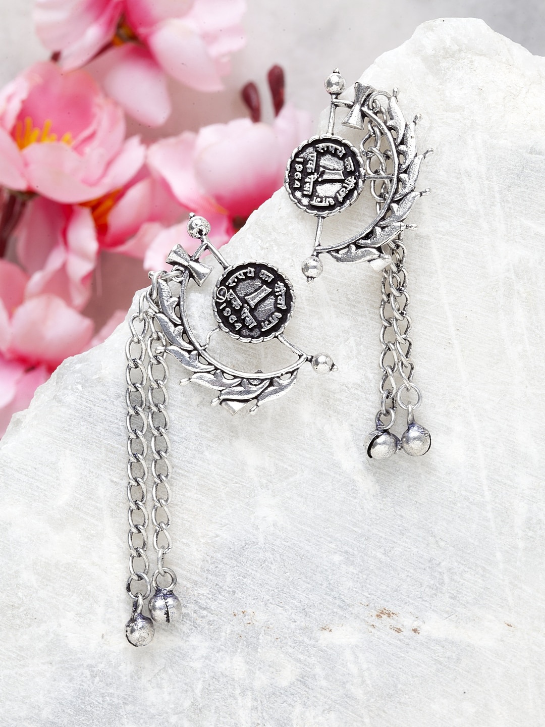

Moedbuille Silver-Toned Contemporary Drop Earrings