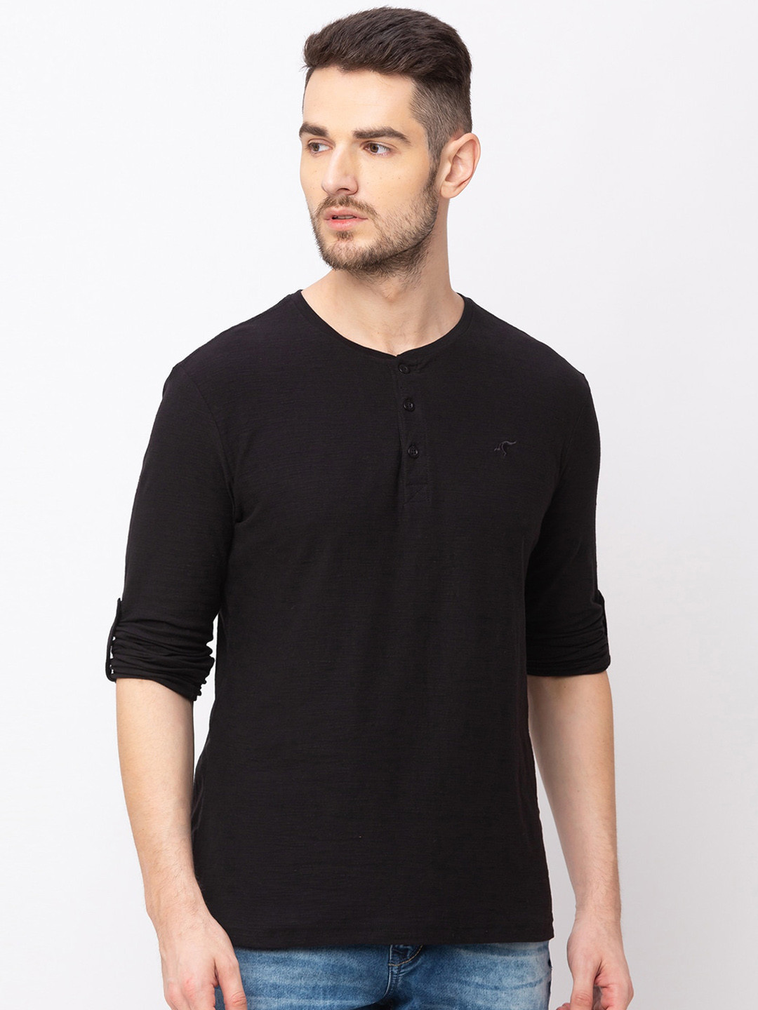 

Globus Men Black Solid Henley Neck Slim Fit T-shirt