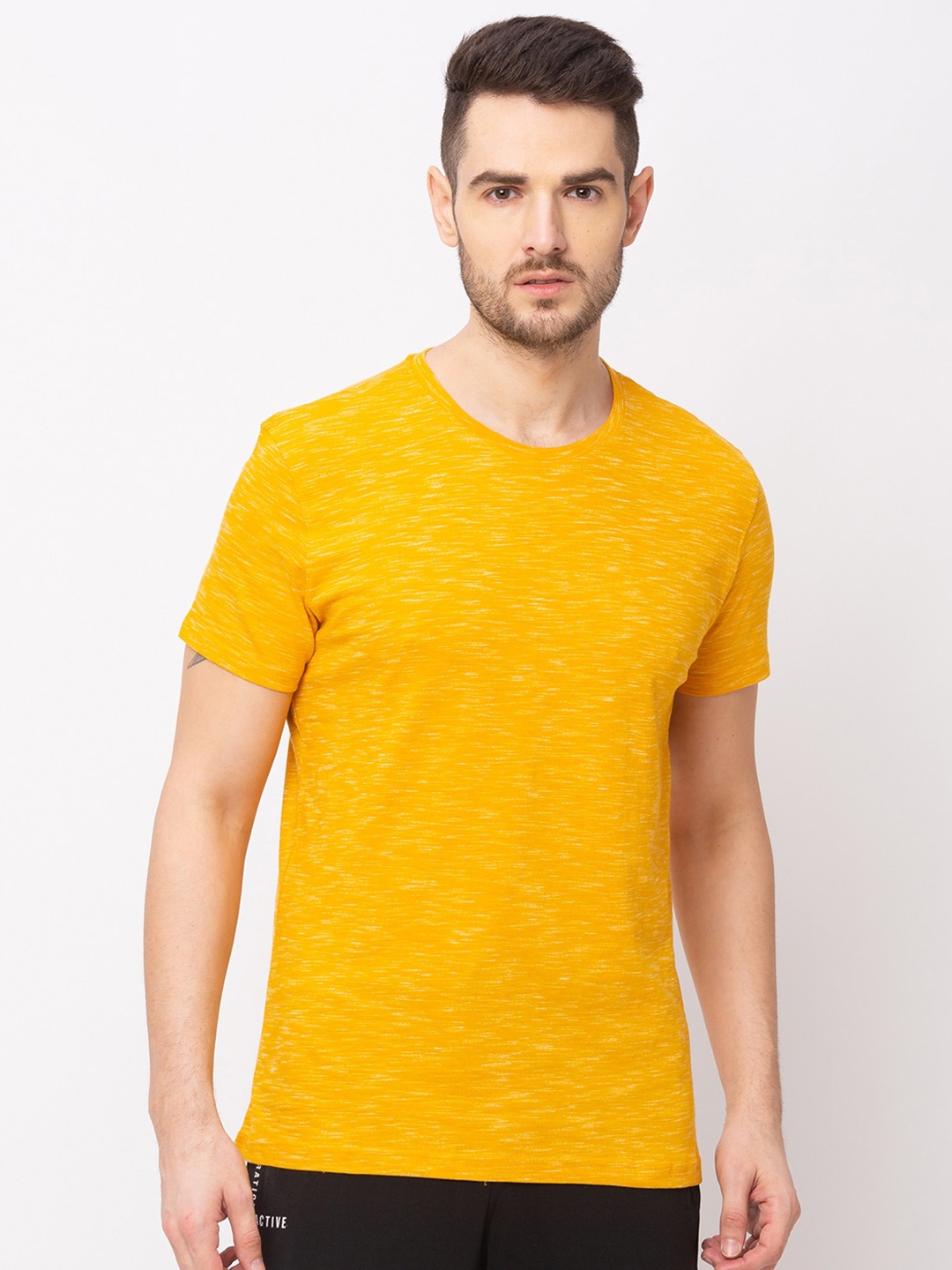 

Globus Men Yellow Solid Round Neck T-shirt
