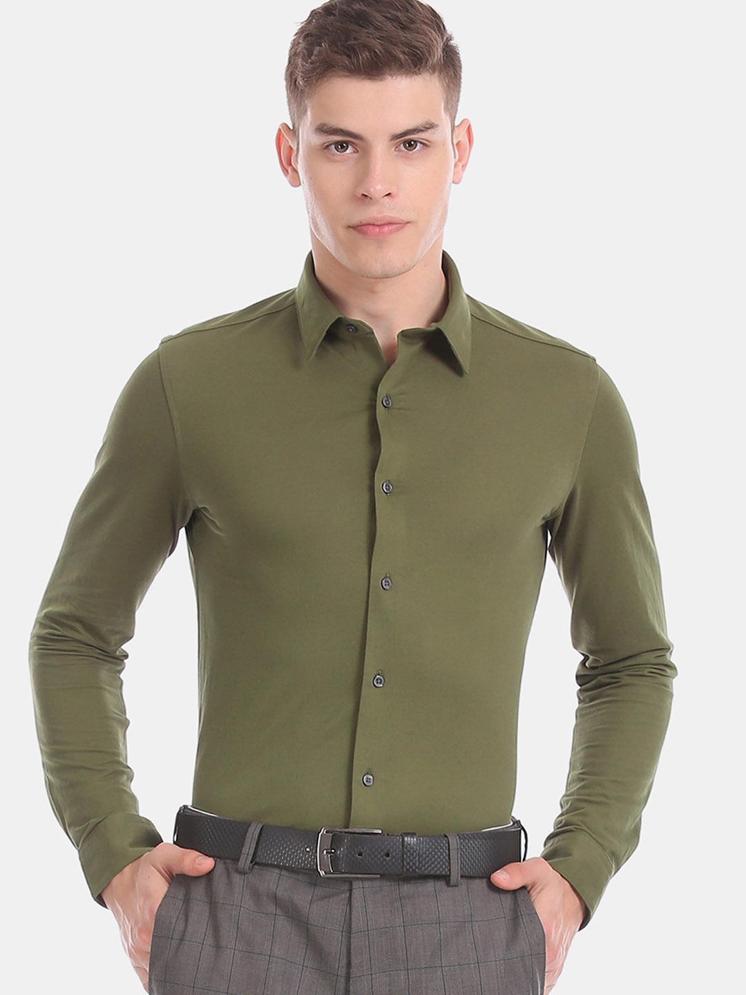 

Arrow Men Olive Green Slim Fit Solid Formal Shirt