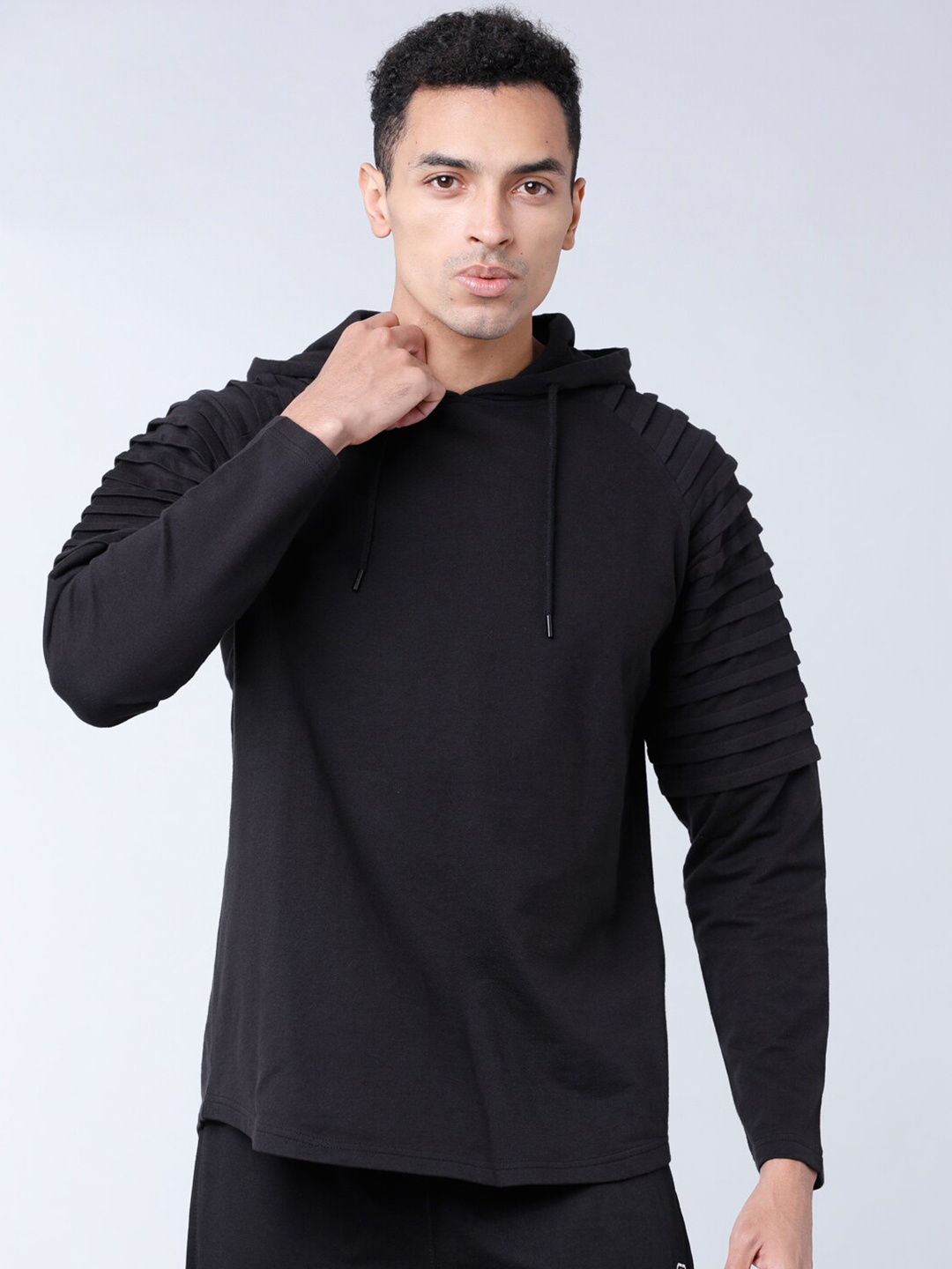 

HIGHLANDER Men Black Solid Hooded Sweatshirt