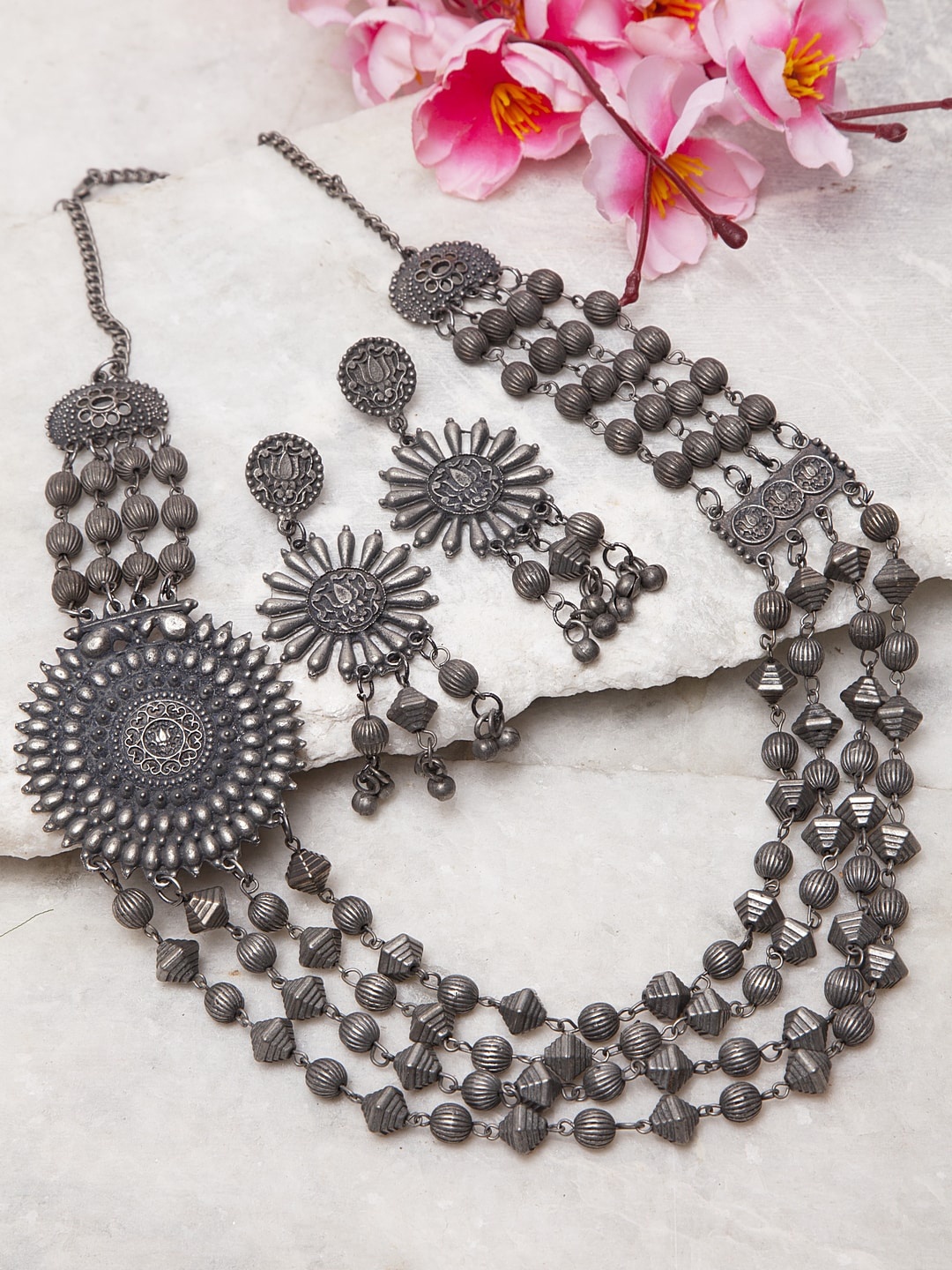 

Moedbuille Women Metallic Toned Handcrafted Layered Jewellery Set