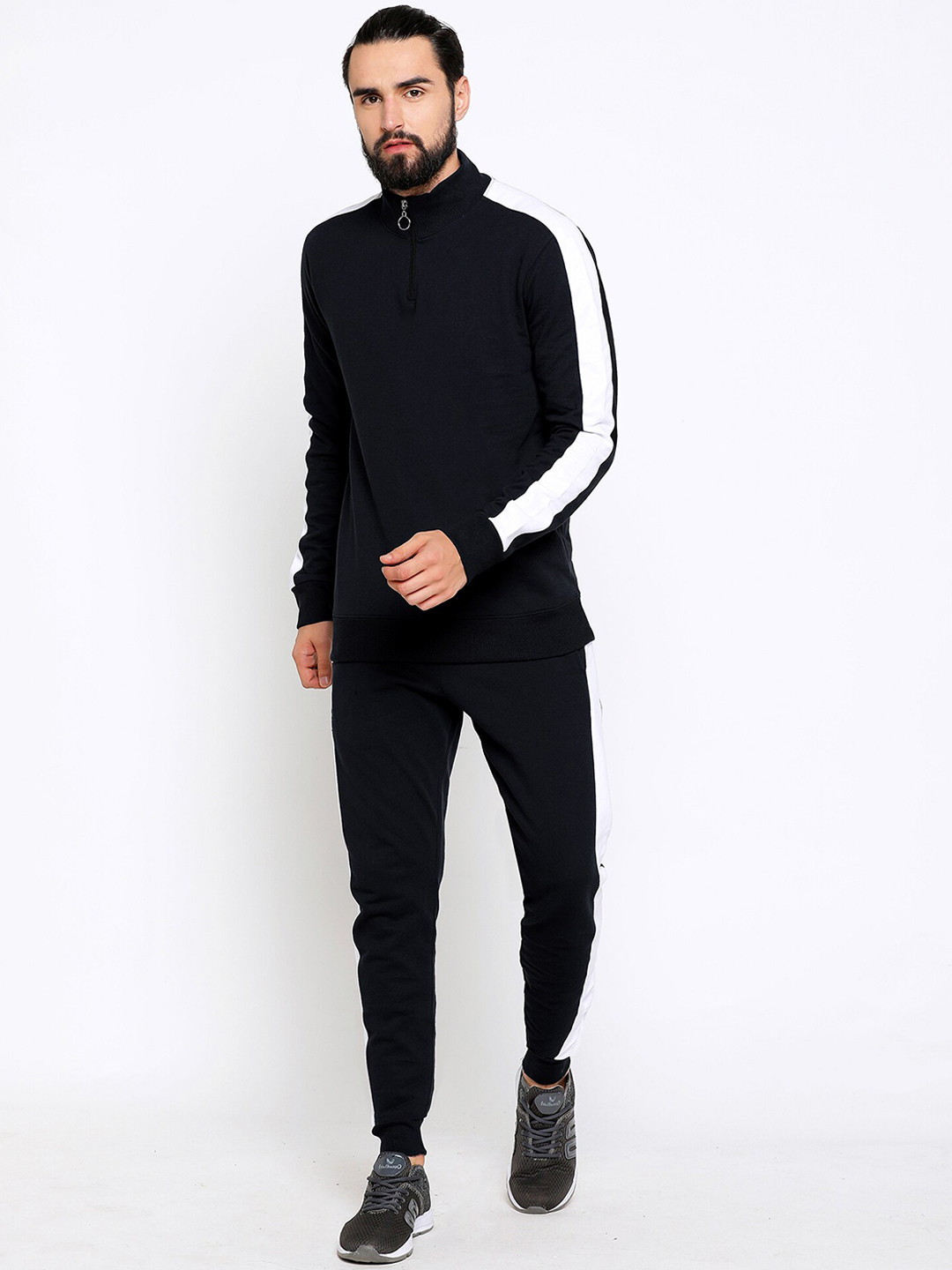 

Maniac Men Black & White Solid Slim Fit Tracksuit
