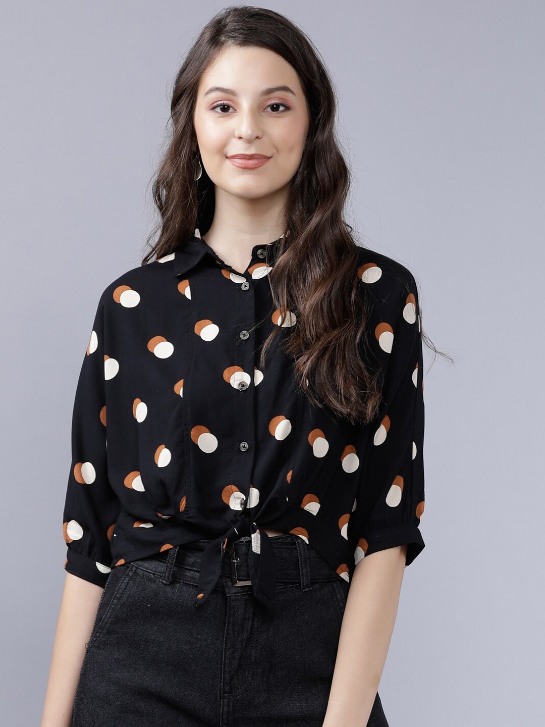 

Tokyo Talkies Women Black & White Regular Fit Printed Casual Shirt